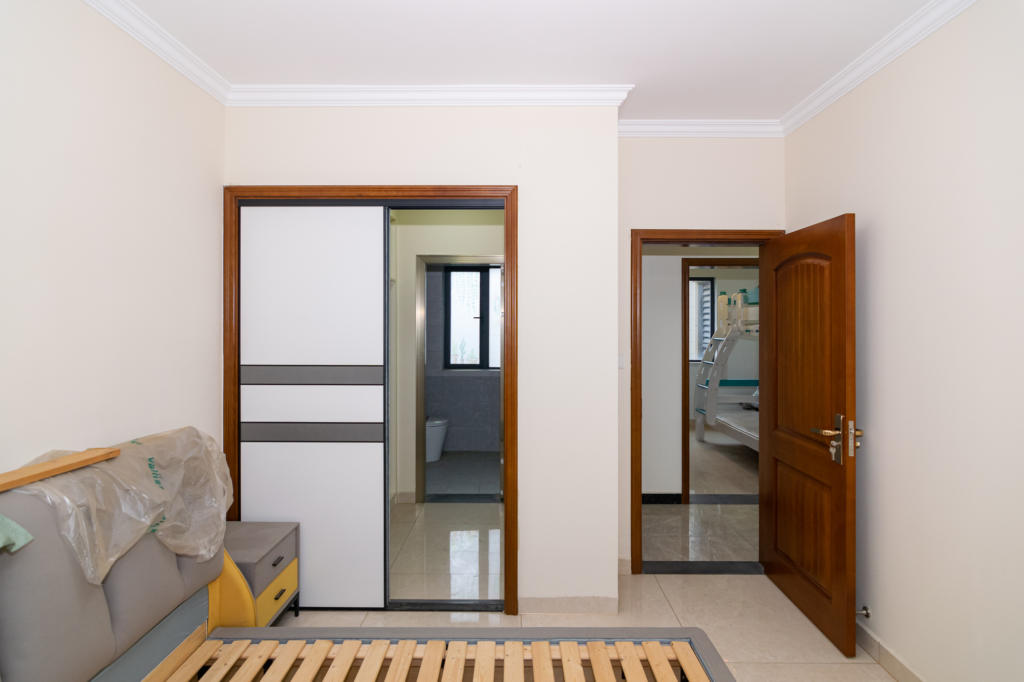 澳海澜庭 3室2厅2卫 88.0万 澳海澜庭 3室2厅2卫 88.0万卧室