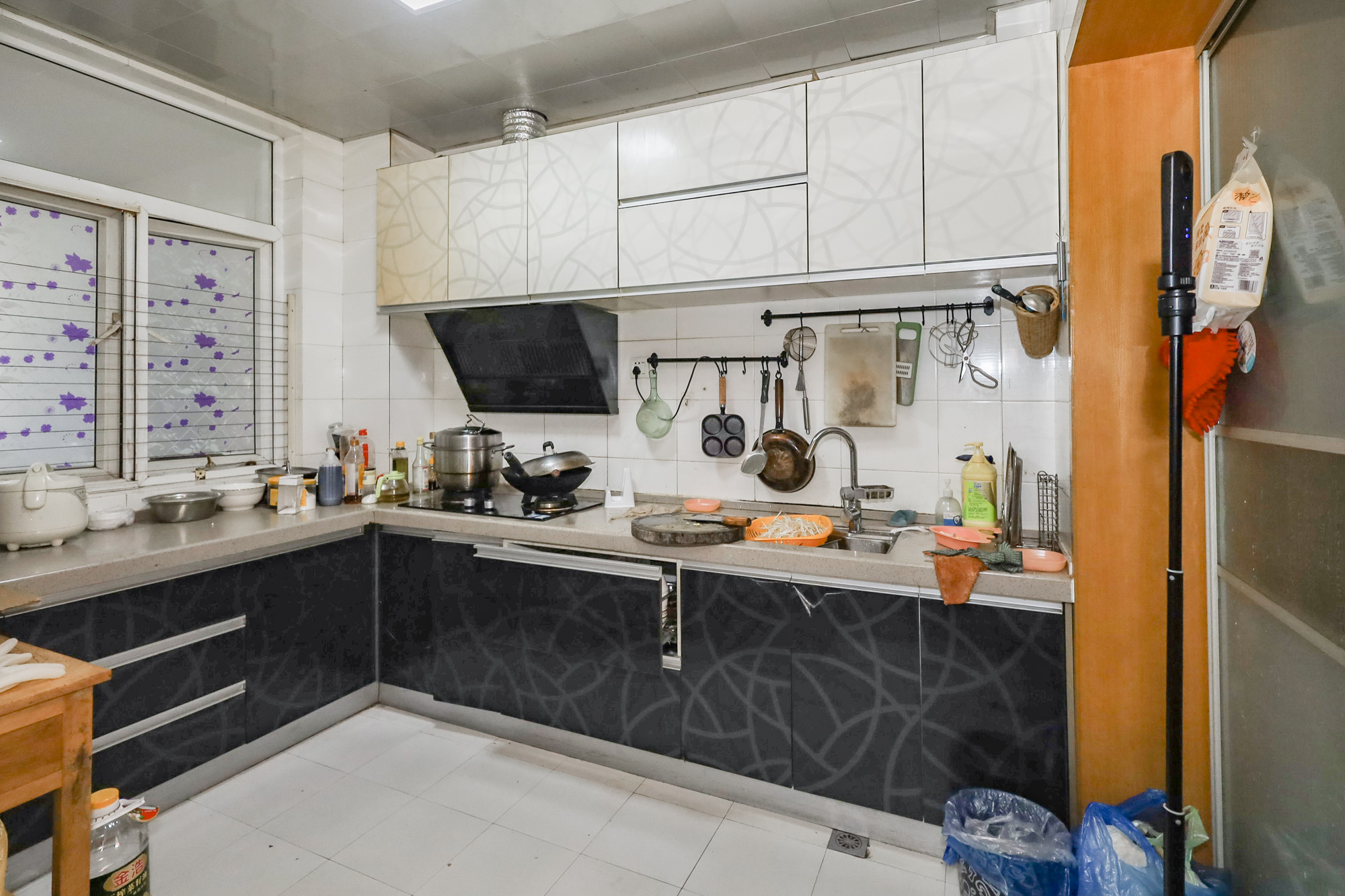 八方小区D区  5室2厅3卫    506.0万 八方小区D区  5室2厅3卫    506.0万厨房