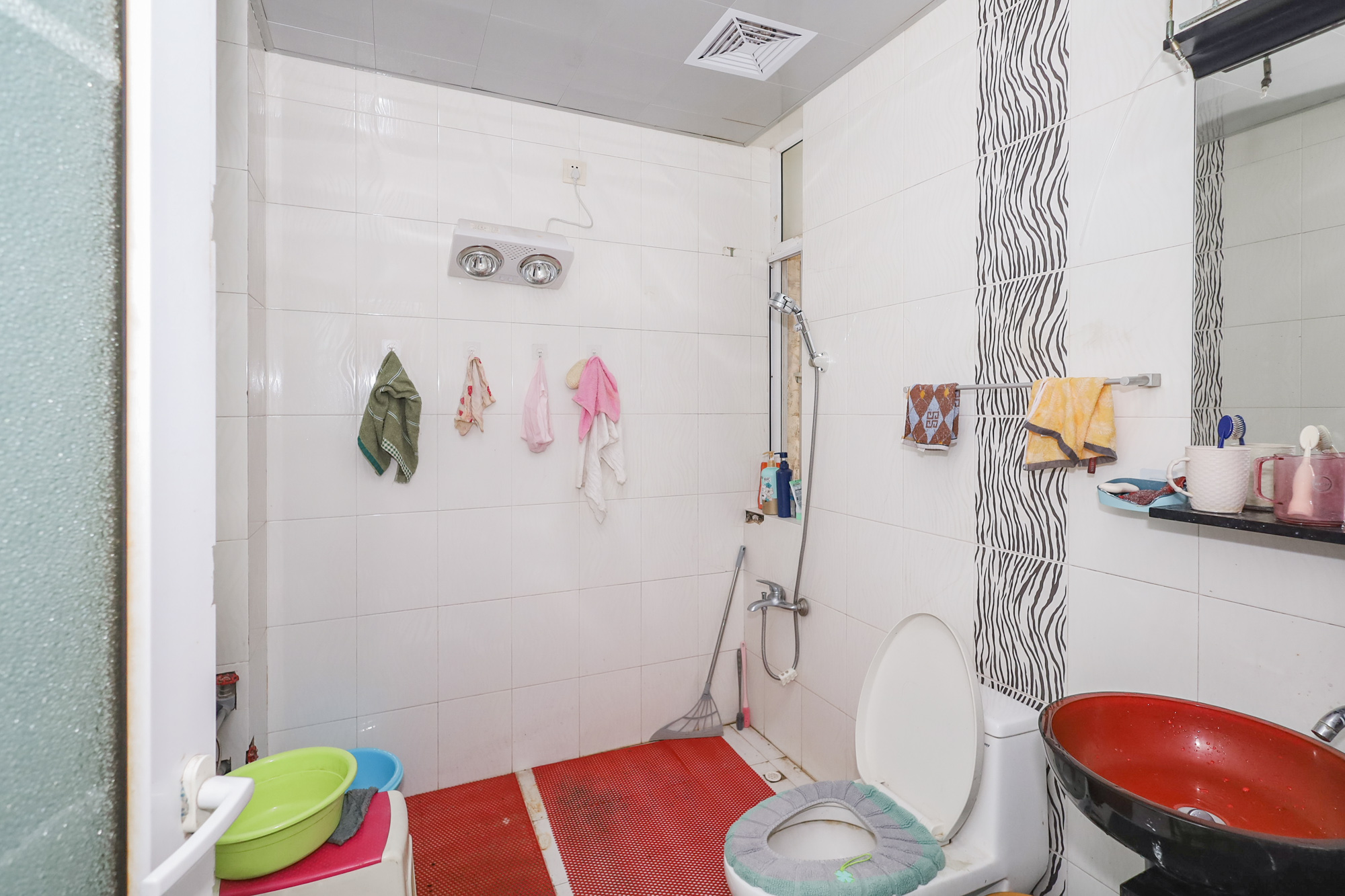 八方小区D区  5室2厅3卫    506.0万 八方小区D区  5室2厅3卫    506.0万卫生间