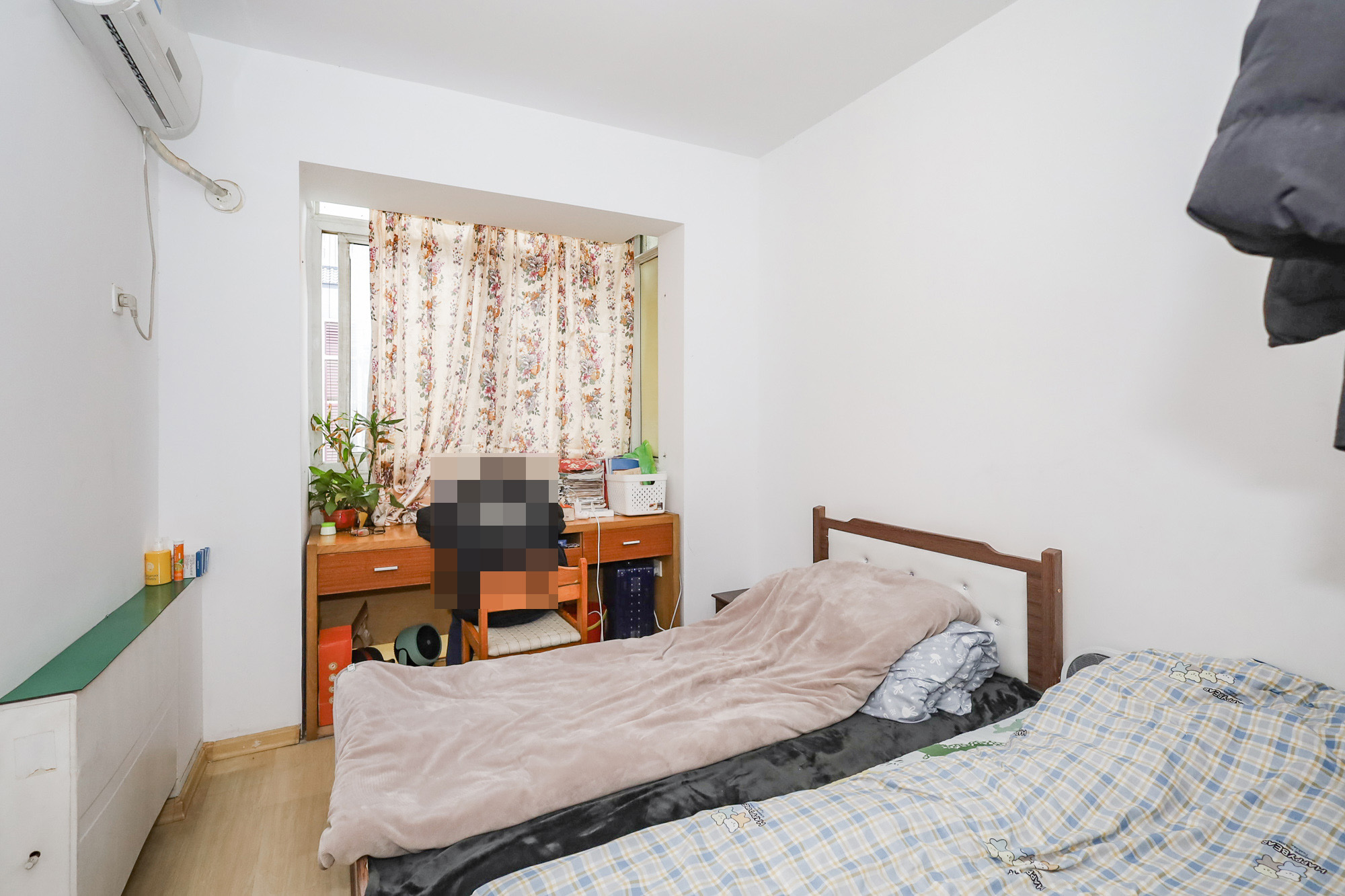 八方小区D区  5室2厅3卫    506.0万 八方小区D区  5室2厅3卫    506.0万卧室