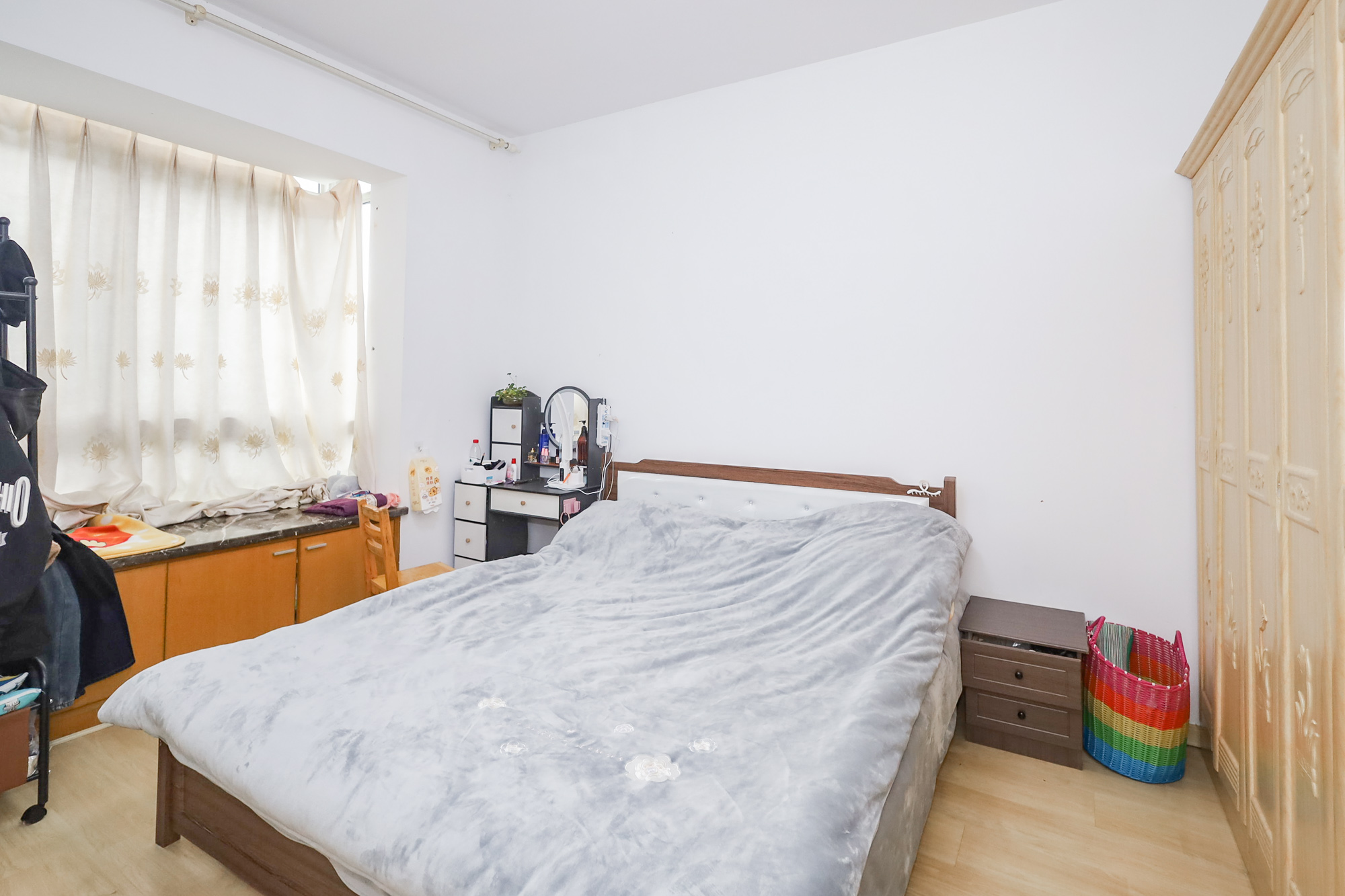 八方小区D区  5室2厅3卫    506.0万 八方小区D区  5室2厅3卫    506.0万卧室