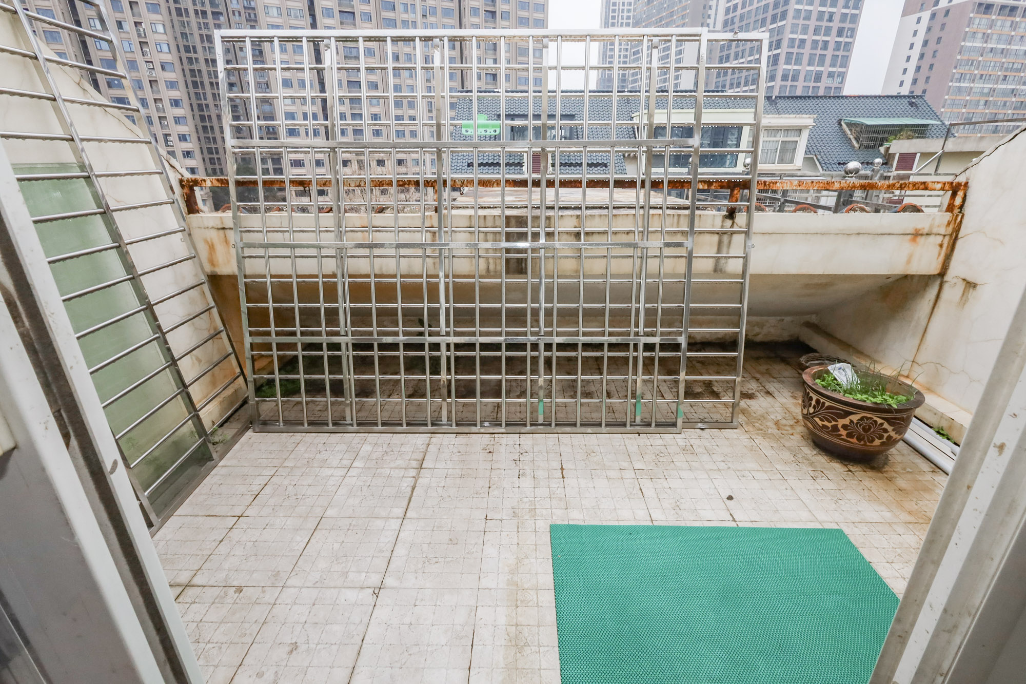 八方小区D区  5室2厅3卫    506.0万 八方小区D区  5室2厅3卫    506.0万阳台