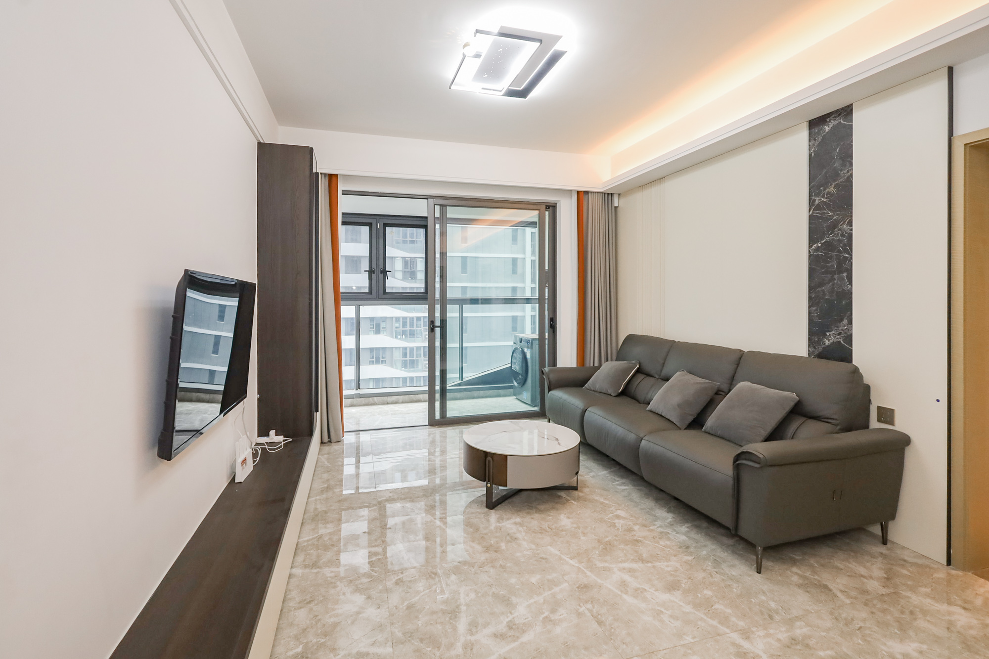 复地滨江金融中心  3室2厅2卫    200.0万 复地滨江金融中心  3室2厅2卫    200.0万客厅