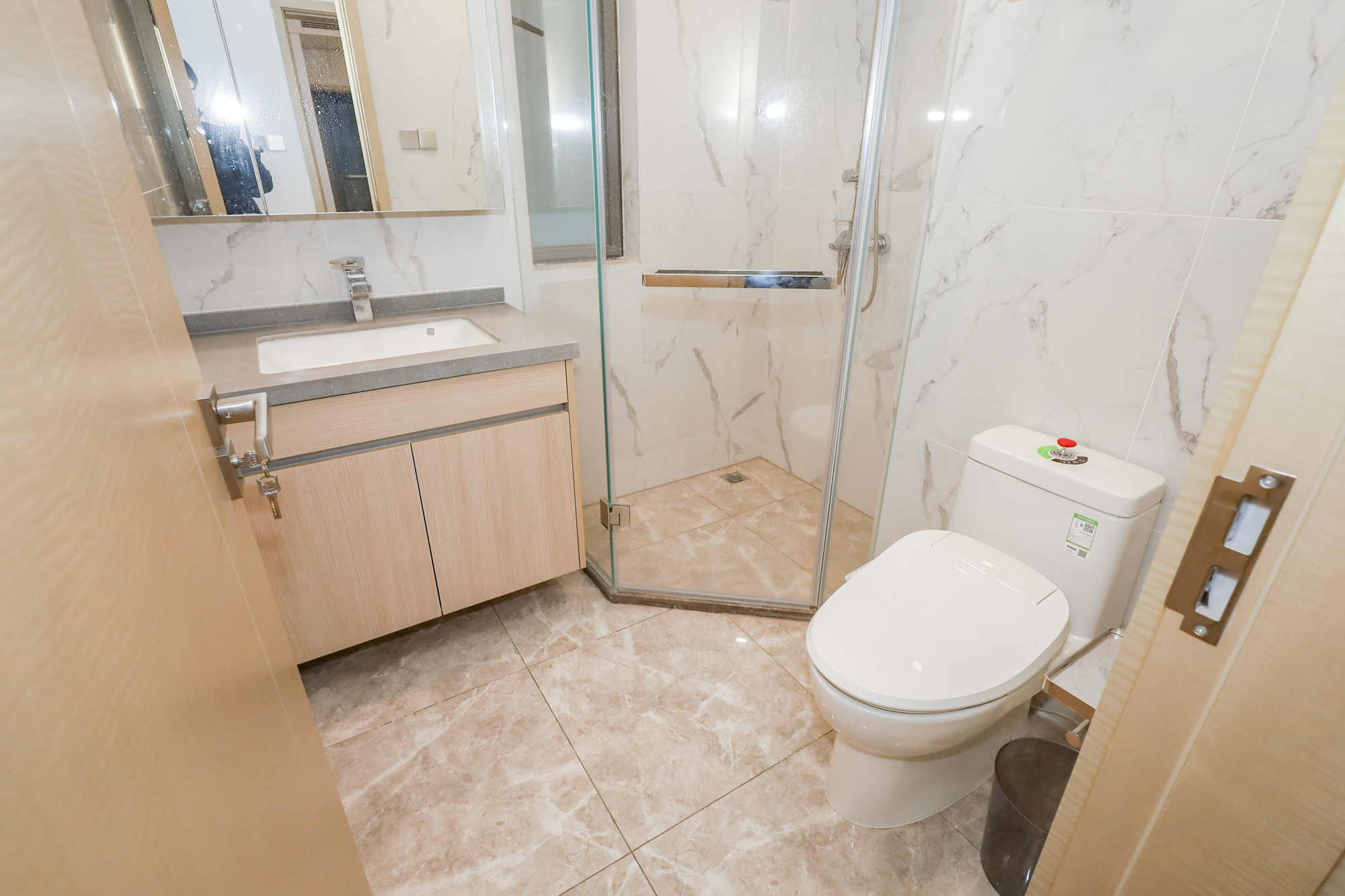 复地滨江金融中心  3室2厅2卫    200.0万 复地滨江金融中心  3室2厅2卫    200.0万卫生间