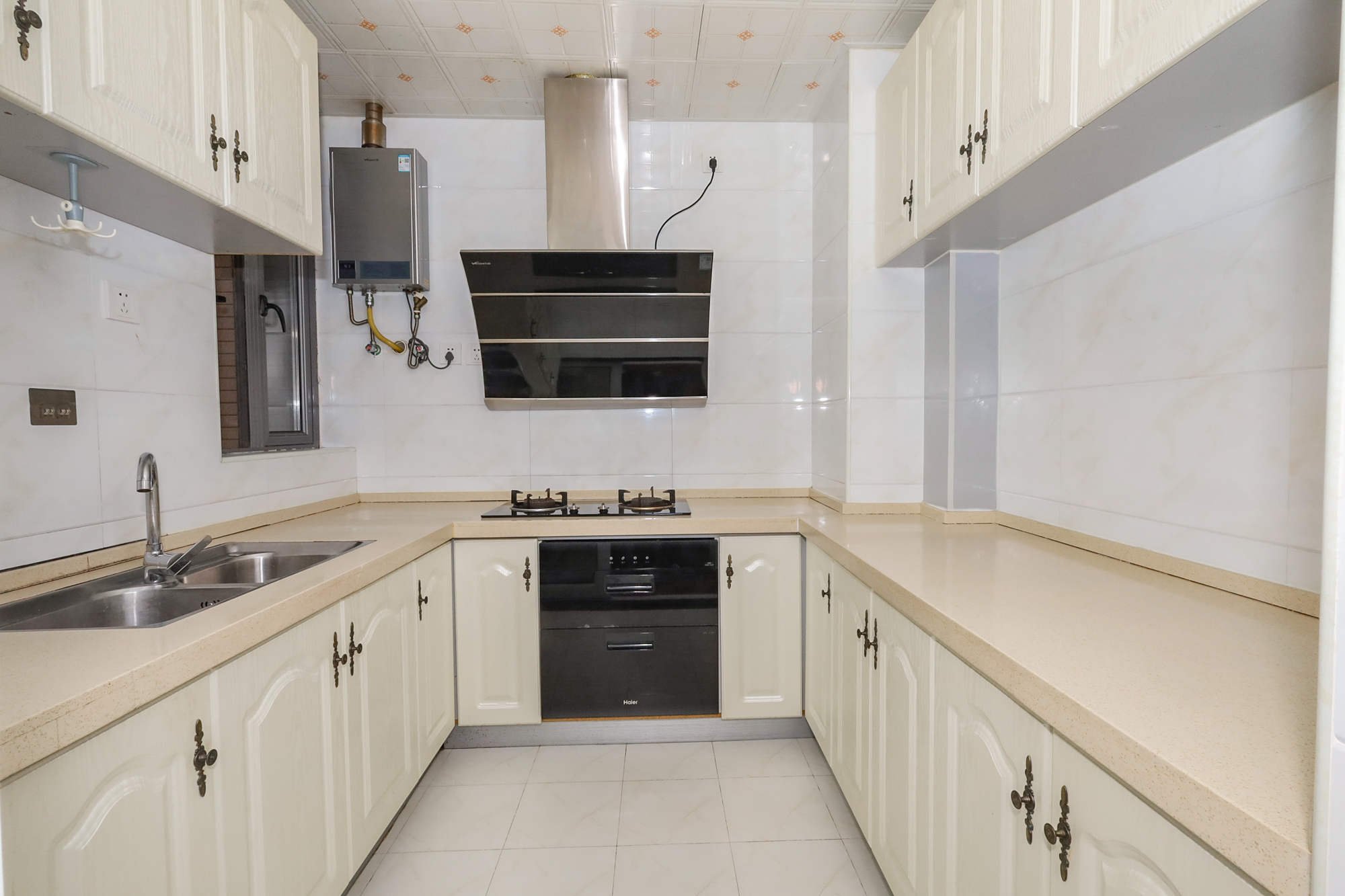 八方小区C区  3室2厅2卫    329.0万 八方小区C区  3室2厅2卫    329.0万厨房