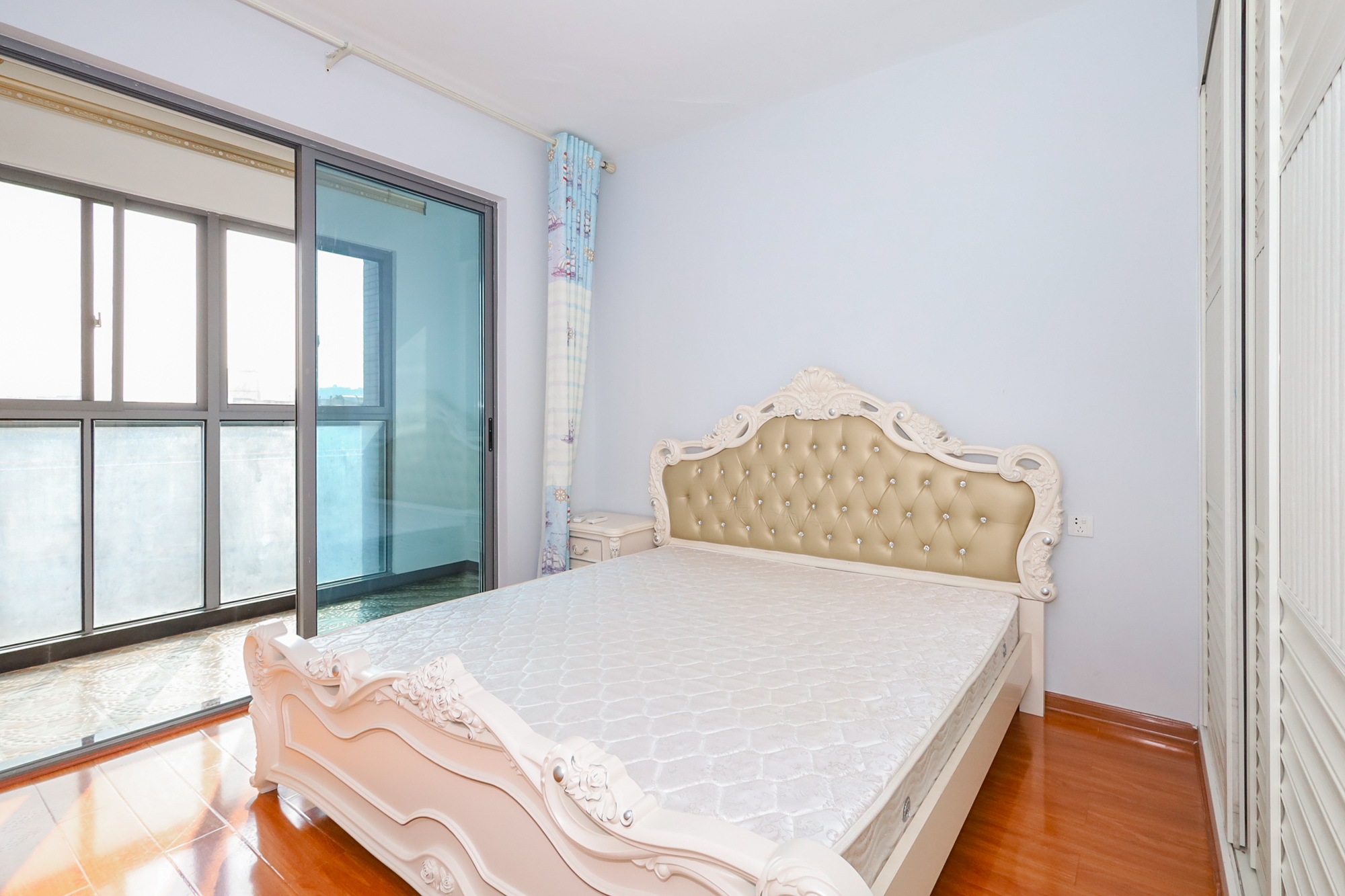 八方小区C区  3室2厅2卫    329.0万 八方小区C区  3室2厅2卫    329.0万卧室