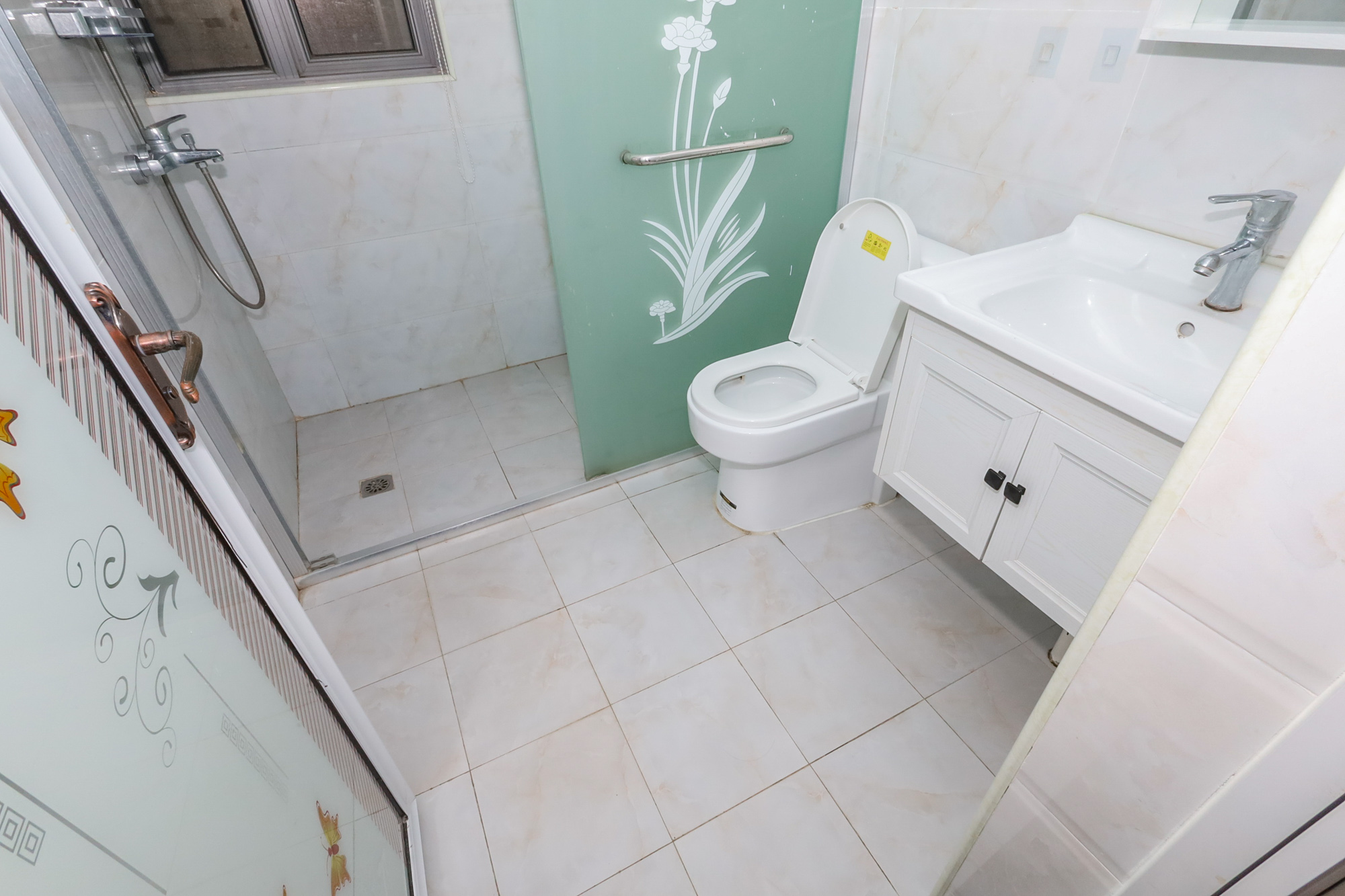 八方小区C区  3室2厅2卫    329.0万 八方小区C区  3室2厅2卫    329.0万卫生间