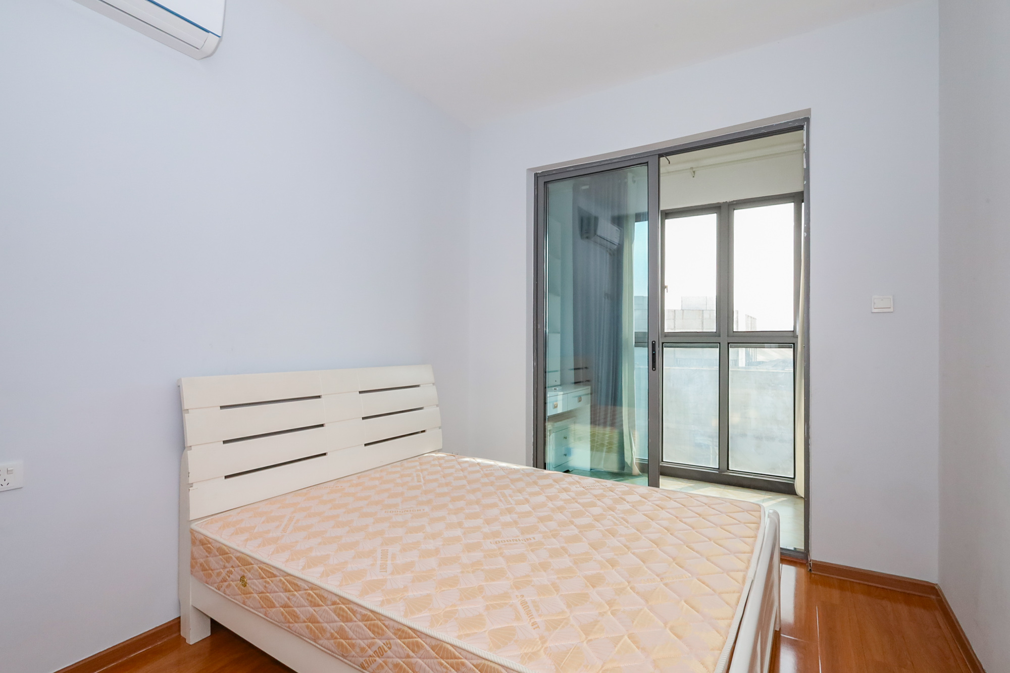 八方小区C区  3室2厅2卫    329.0万 八方小区C区  3室2厅2卫    329.0万卧室