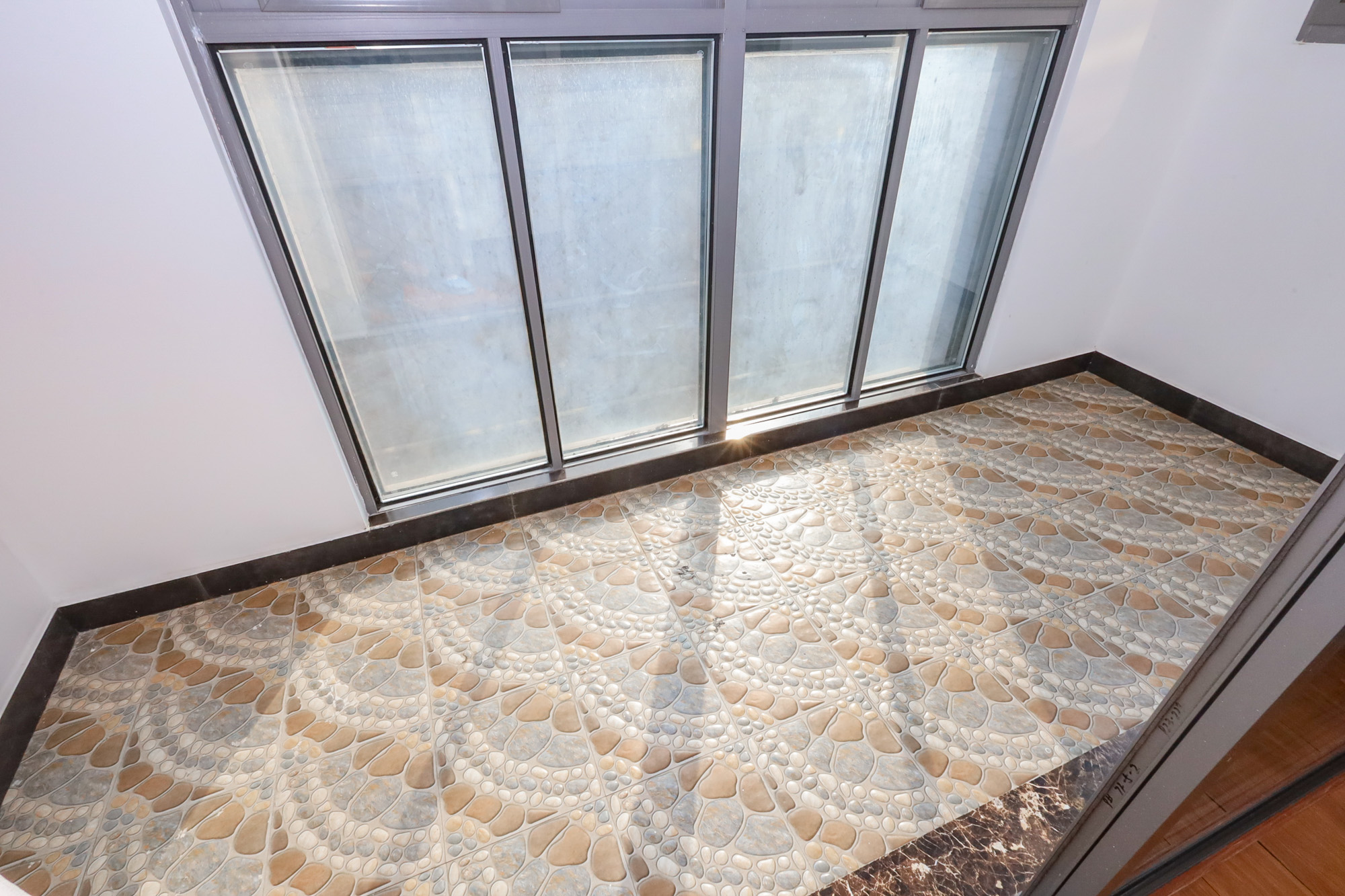 八方小区C区  3室2厅2卫    329.0万 八方小区C区  3室2厅2卫    329.0万阳台