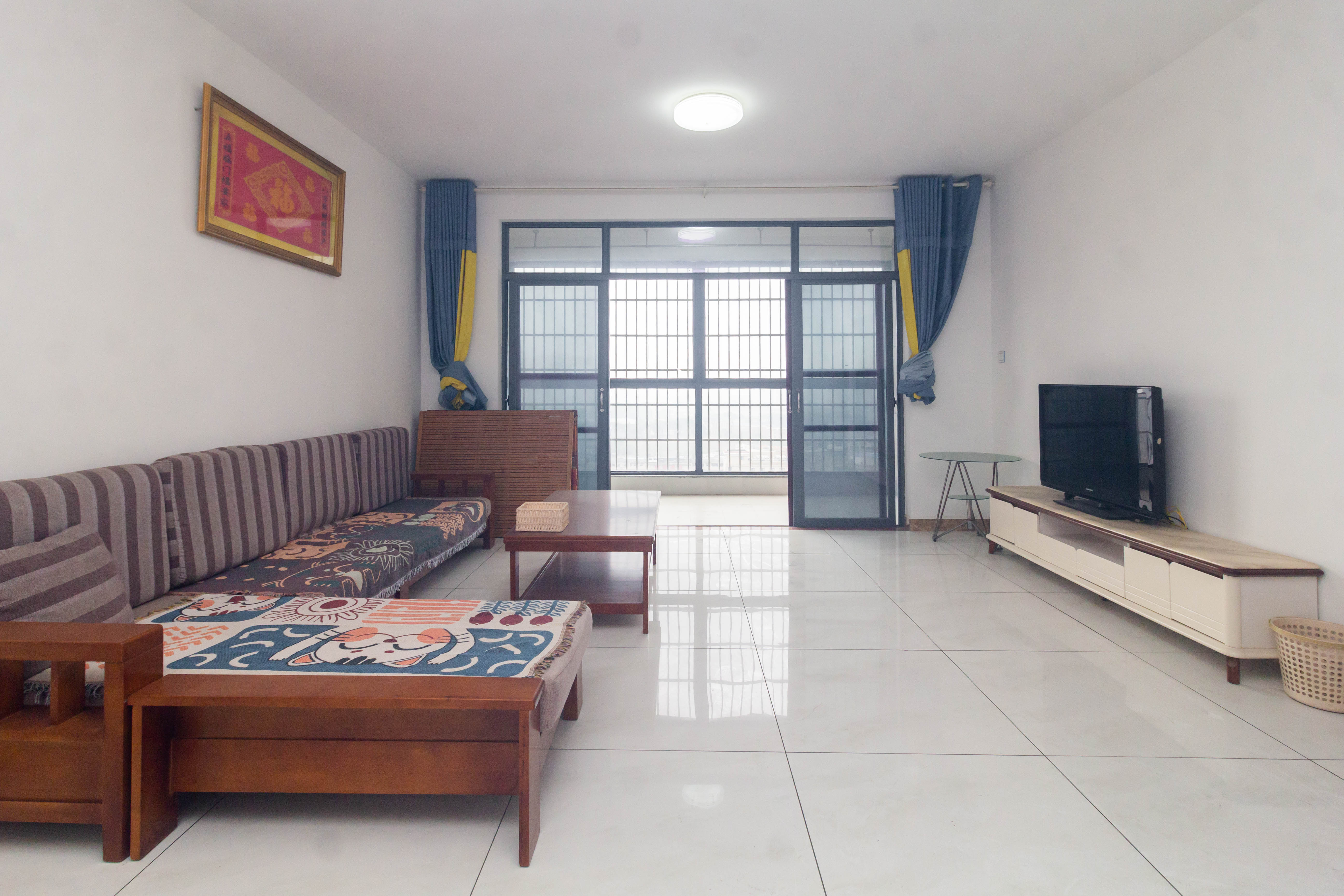 湘预家园  4室2厅2卫    105.8万 湘预家园  4室2厅2卫    105.8万客厅