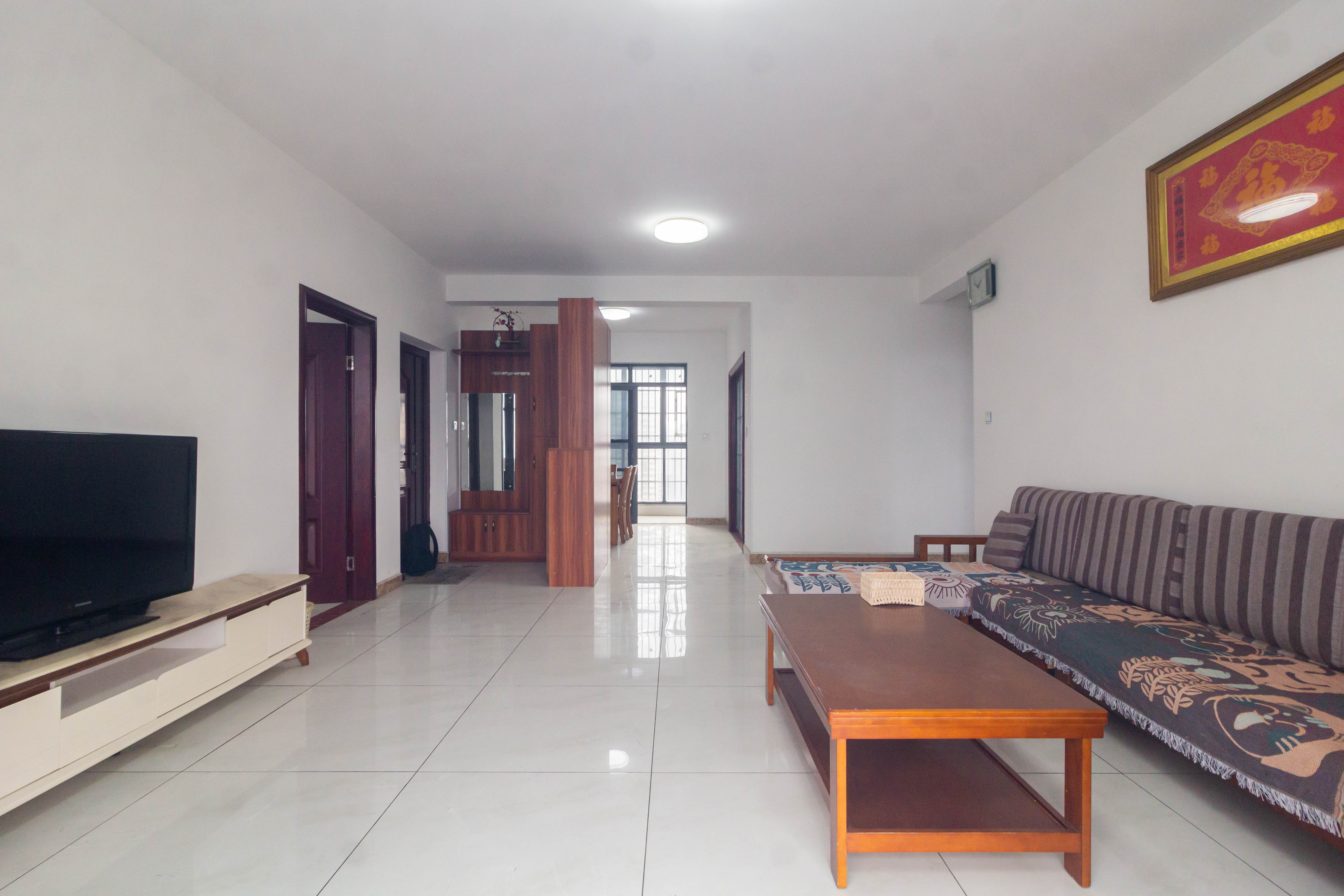 湘预家园  4室2厅2卫    105.8万 湘预家园  4室2厅2卫    105.8万客厅