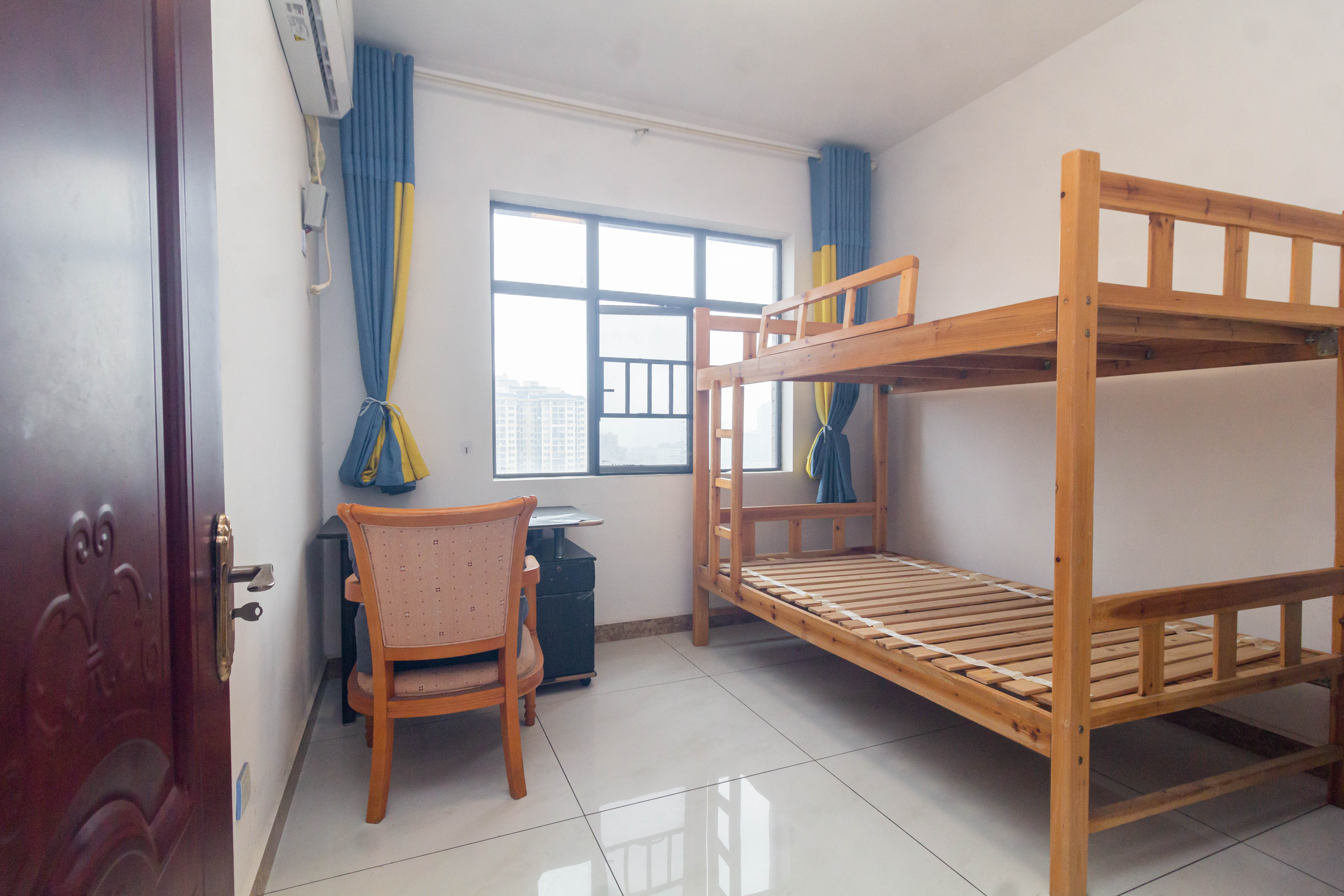 湘预家园  4室2厅2卫    105.8万 湘预家园  4室2厅2卫    105.8万卧室