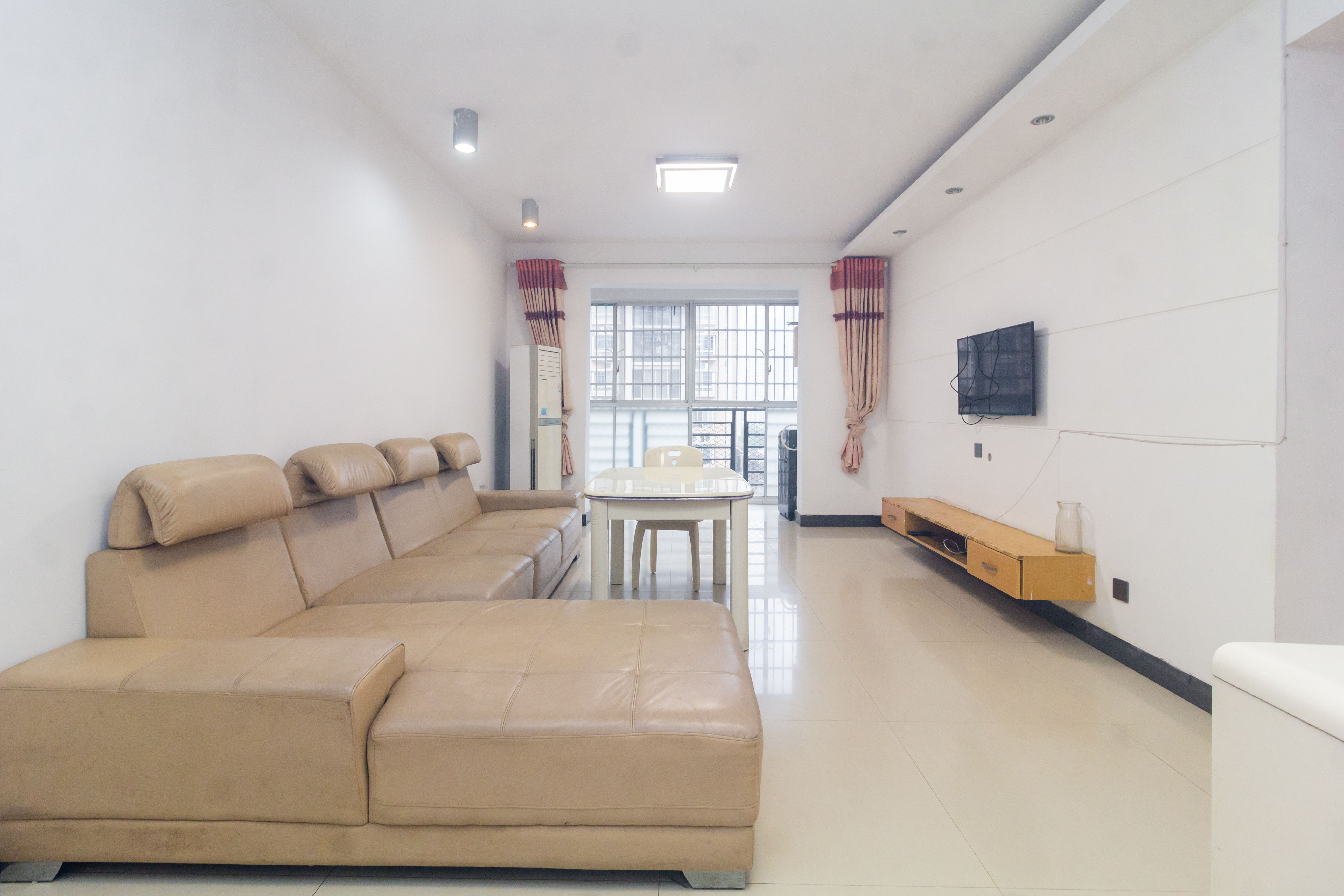 圣力华苑 2室2厅1卫 39.8万 圣力华苑 2室2厅1卫 39.8万客厅