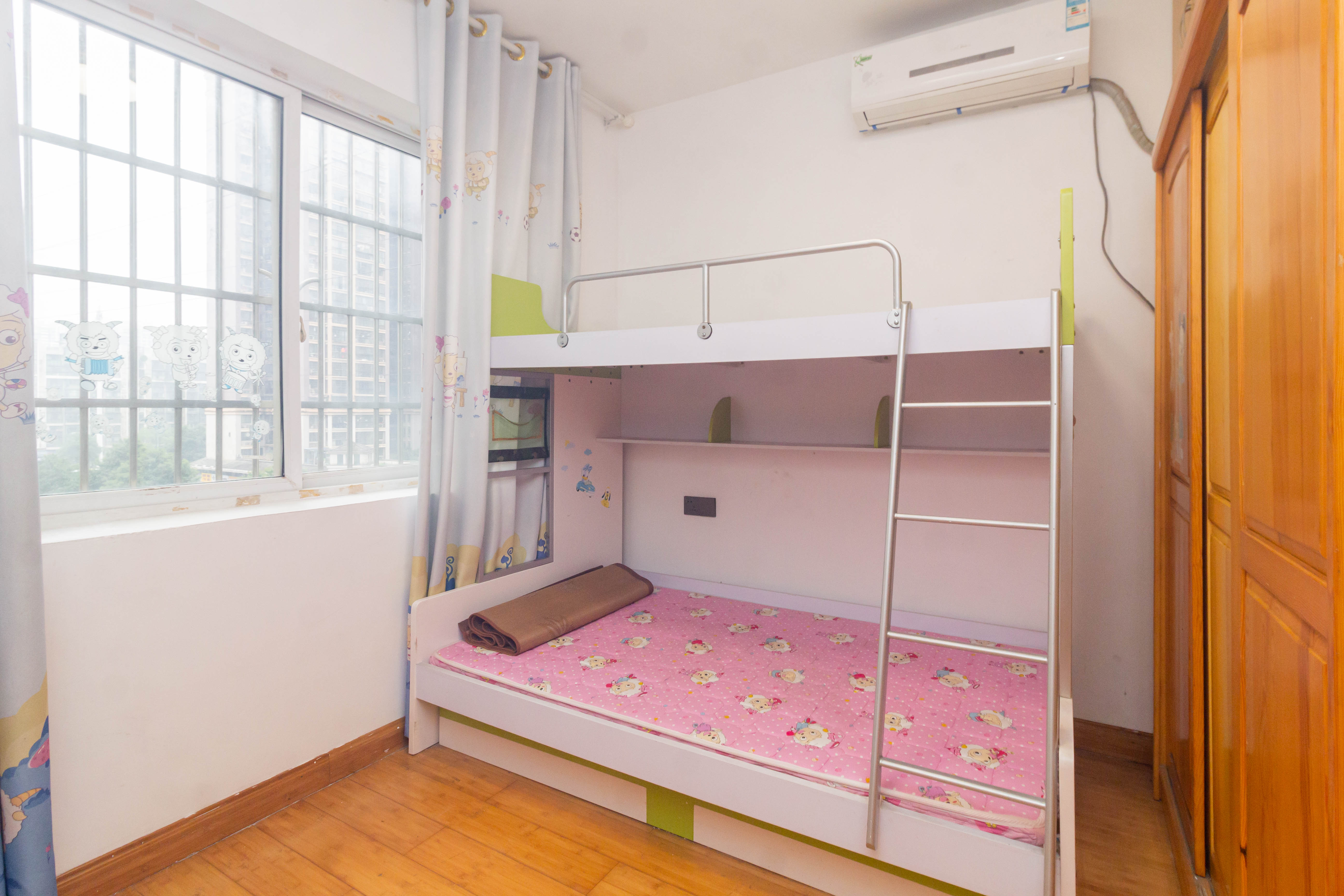 圣力华苑 2室2厅1卫 39.8万 圣力华苑 2室2厅1卫 39.8万卧室