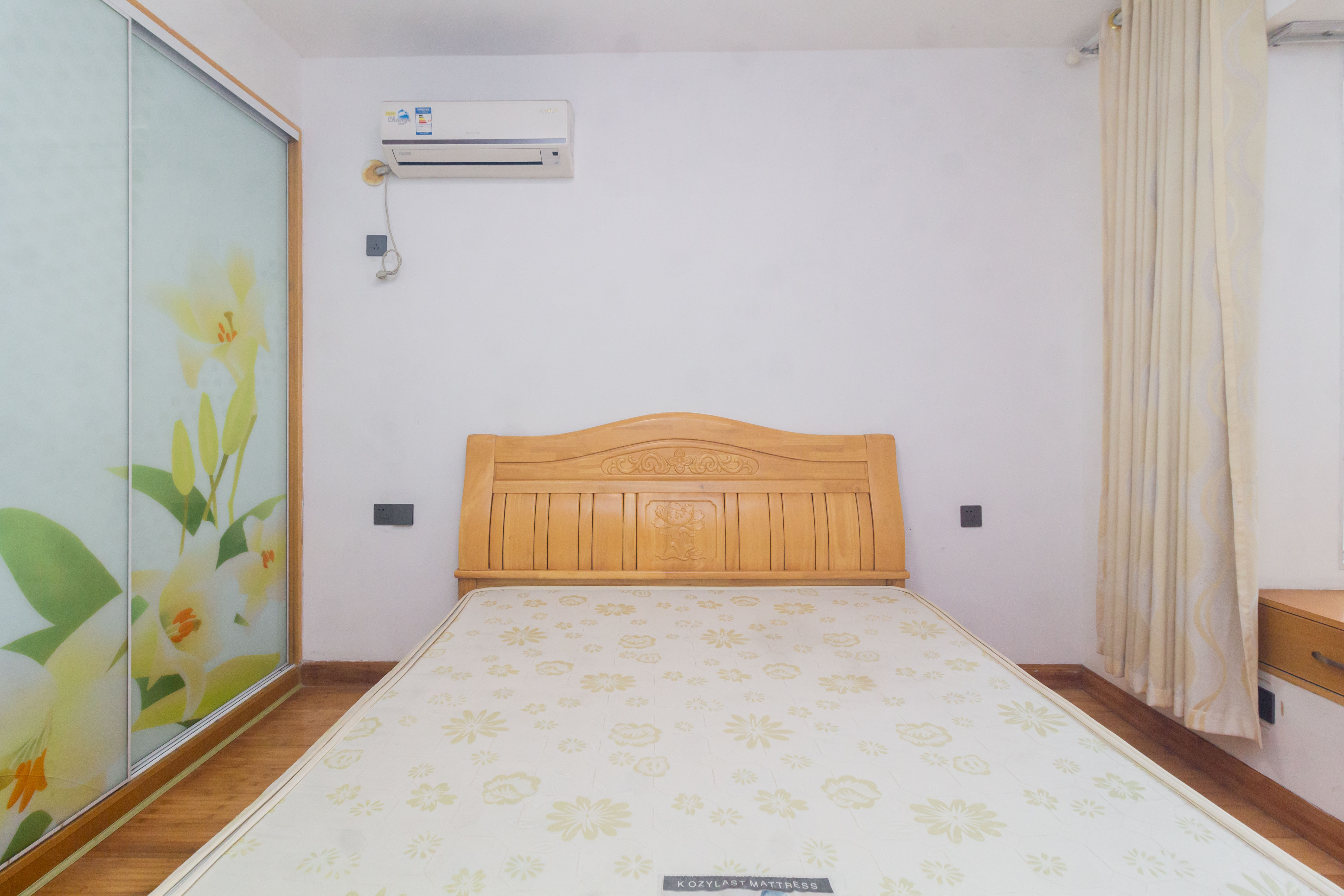 圣力华苑 2室2厅1卫 39.8万 圣力华苑 2室2厅1卫 39.8万卧室