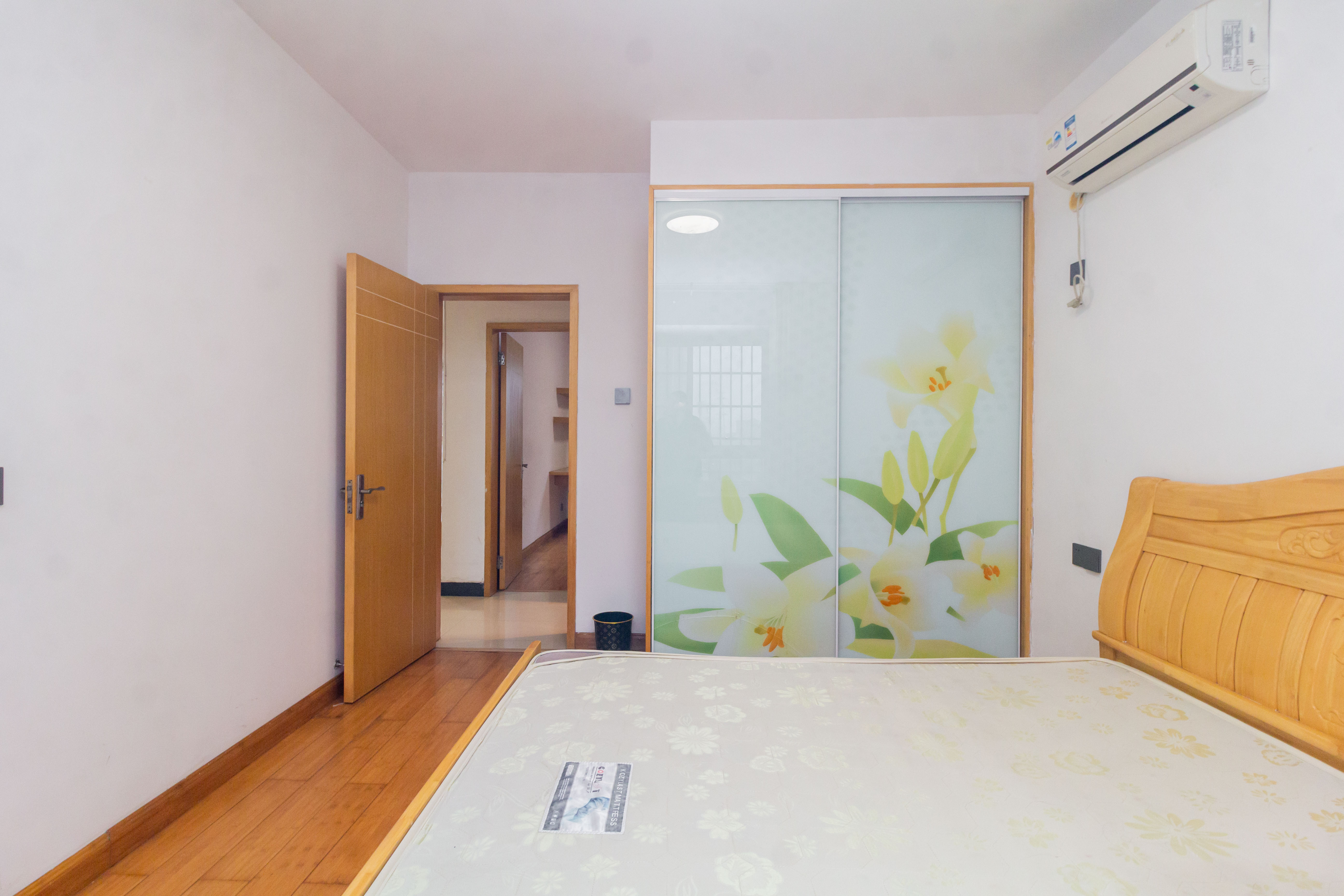 圣力华苑 2室2厅1卫 39.8万 圣力华苑 2室2厅1卫 39.8万卧室