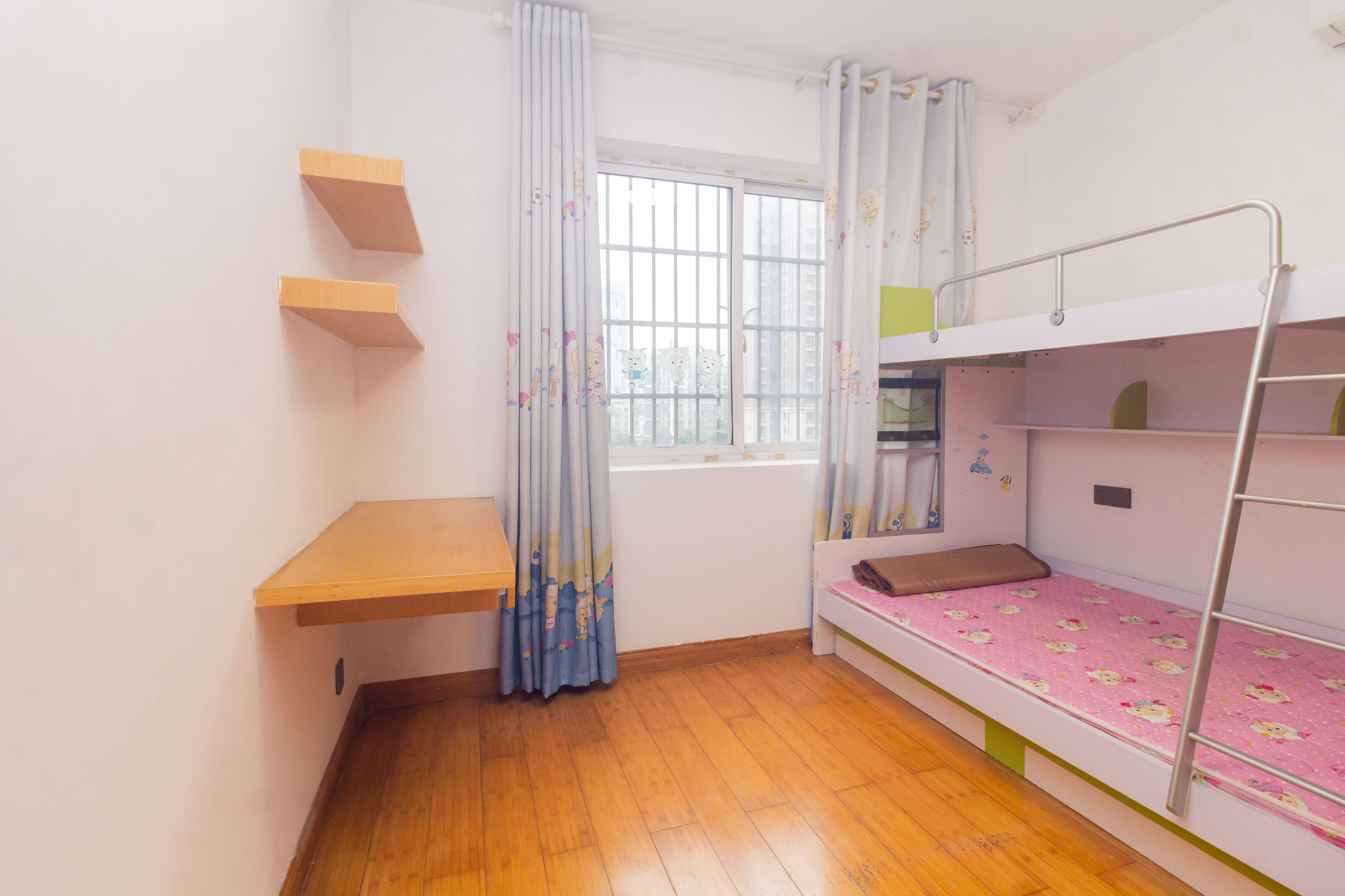 圣力华苑 2室2厅1卫 39.8万 圣力华苑 2室2厅1卫 39.8万卧室