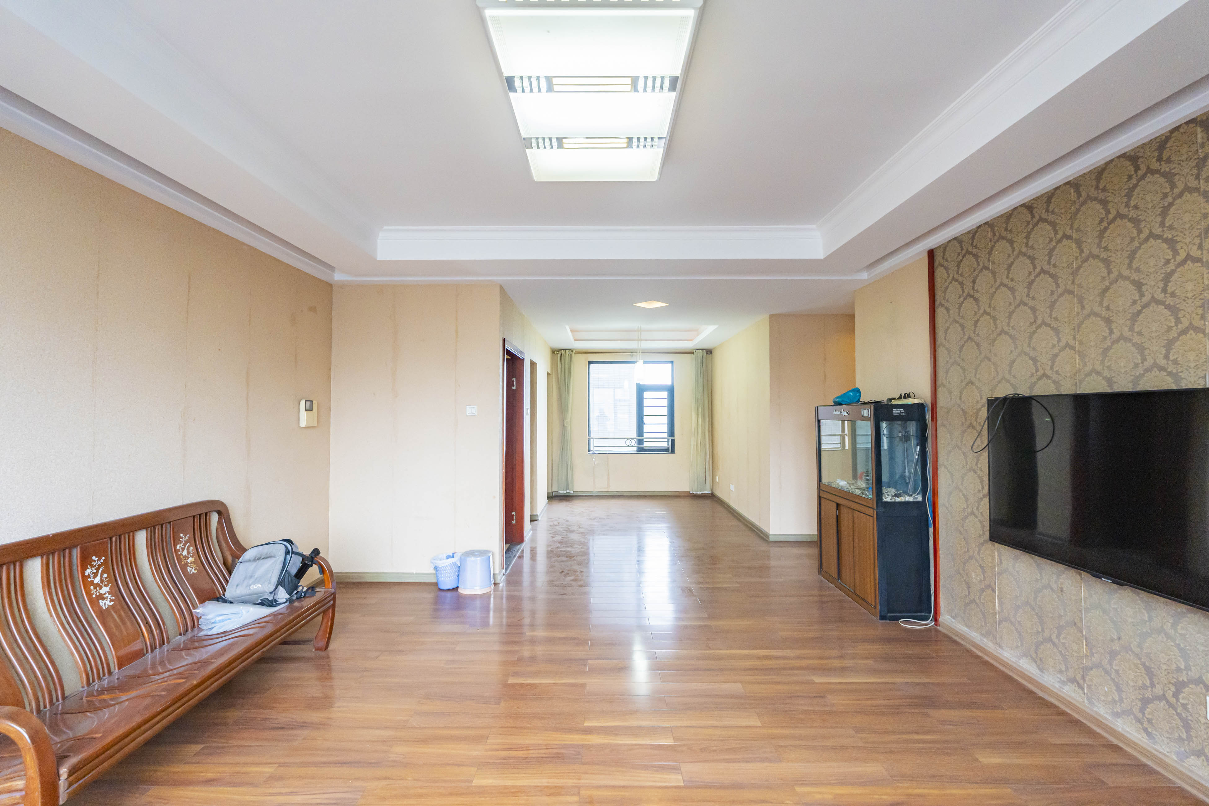 香樟雅郡  4室2厅2卫    150.0万 香樟雅郡  4室2厅2卫    150.0万客厅