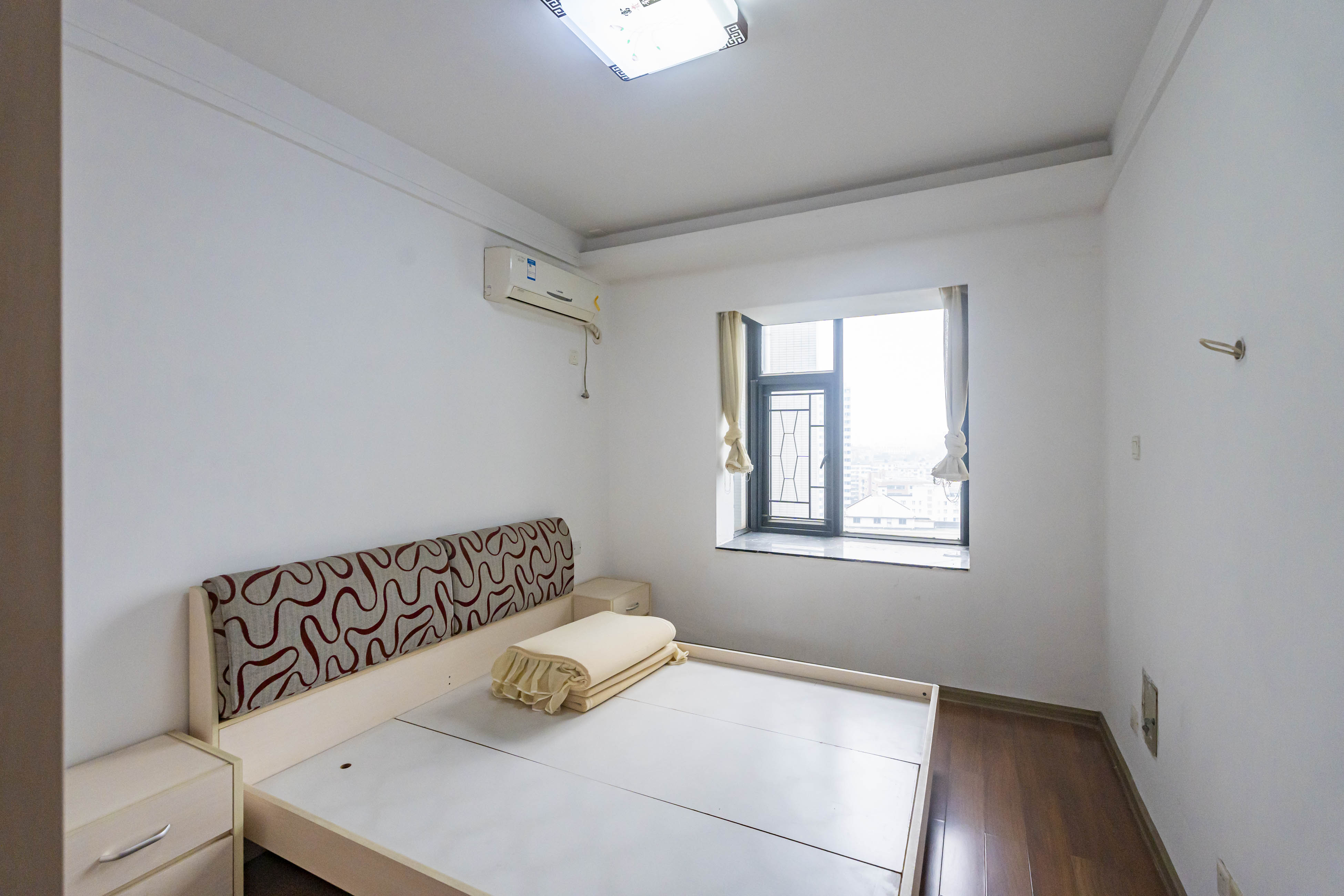 香樟雅郡  4室2厅2卫    150.0万卧室