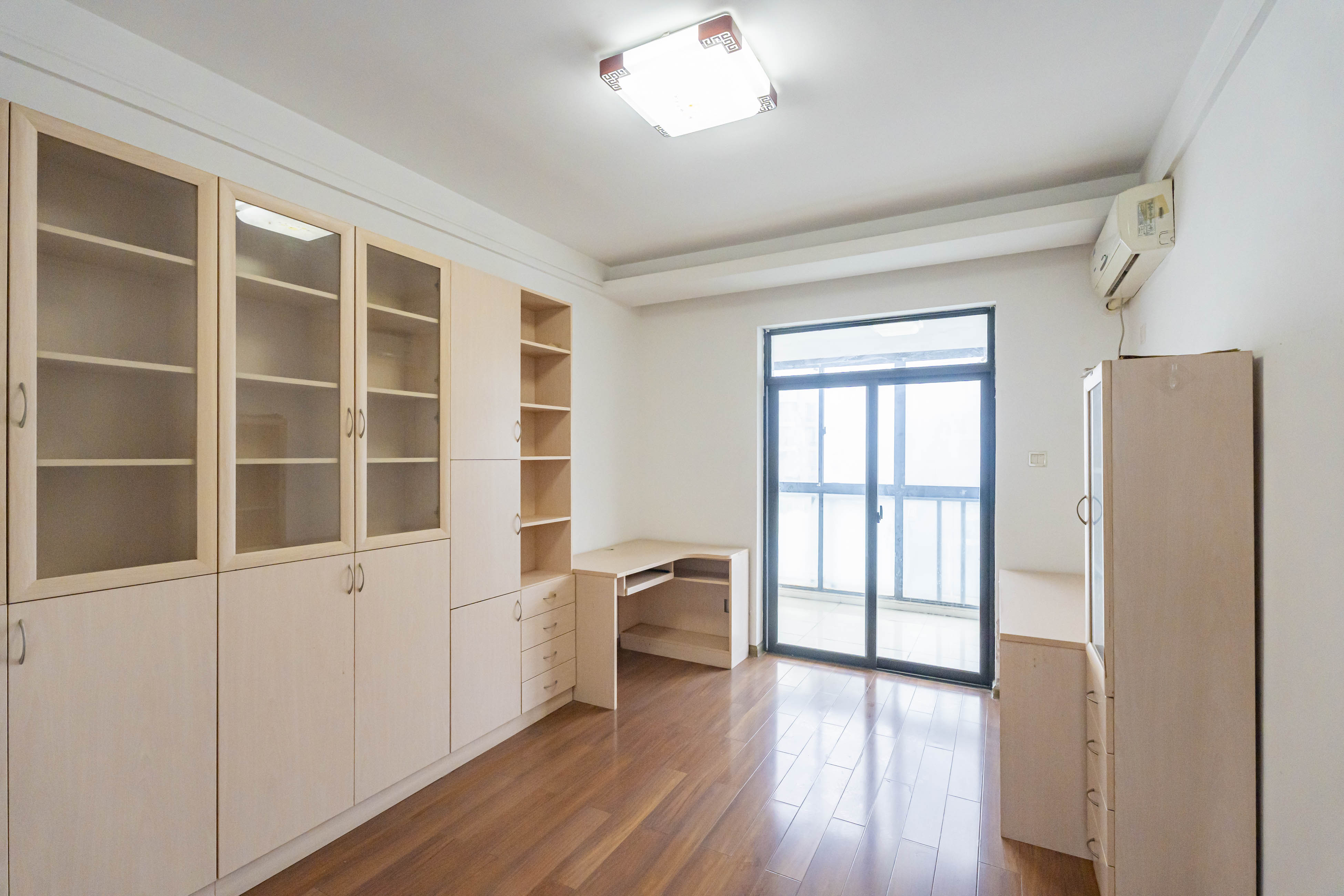 香樟雅郡  4室2厅2卫    150.0万 香樟雅郡  4室2厅2卫    150.0万卧室