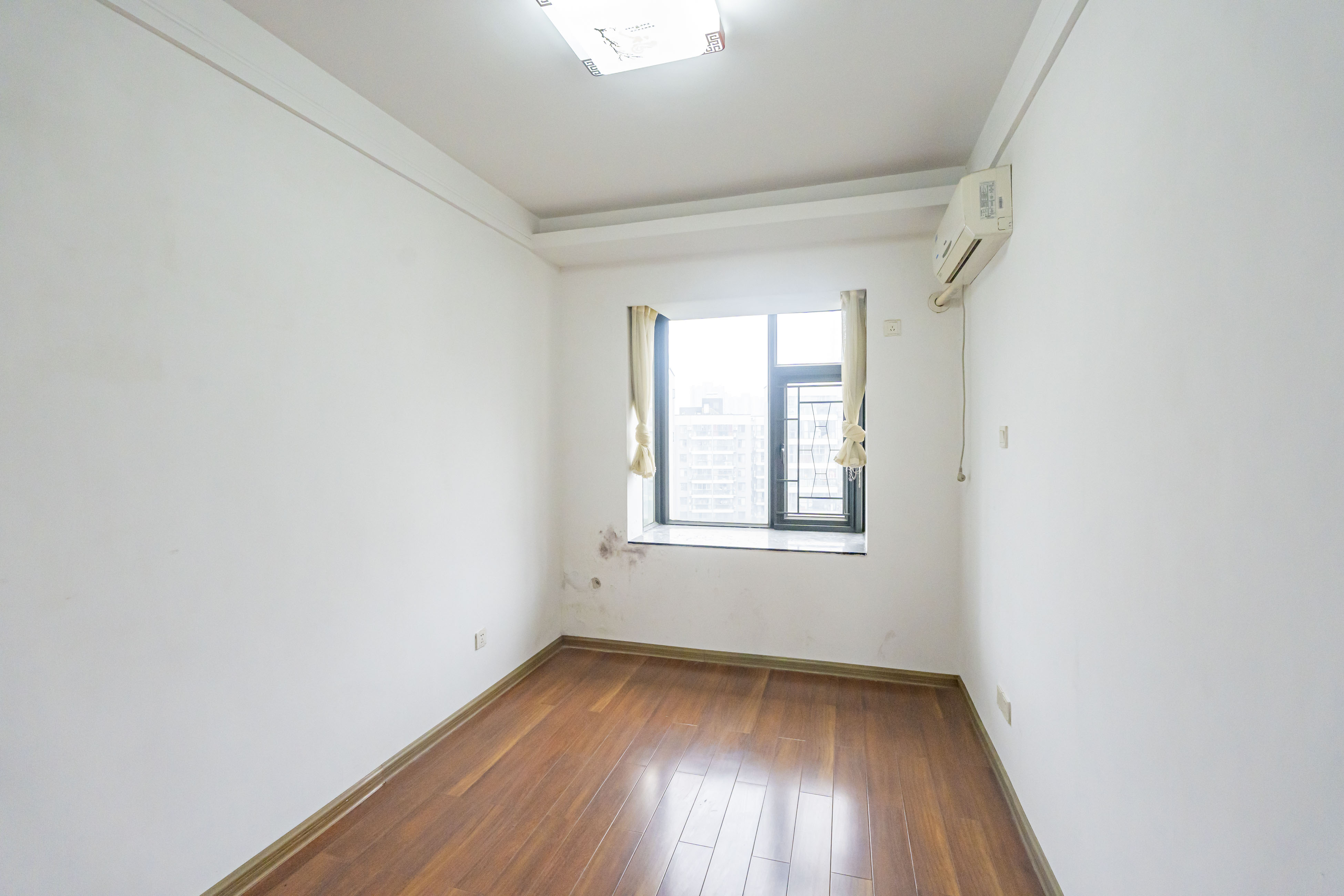 香樟雅郡  4室2厅2卫    150.0万 香樟雅郡  4室2厅2卫    150.0万卧室