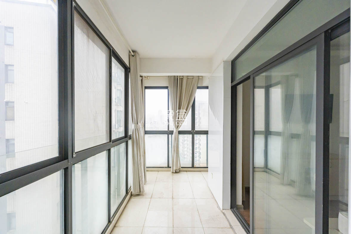 香樟雅郡  4室2厅2卫    150.0万 香樟雅郡  4室2厅2卫    150.0万阳台