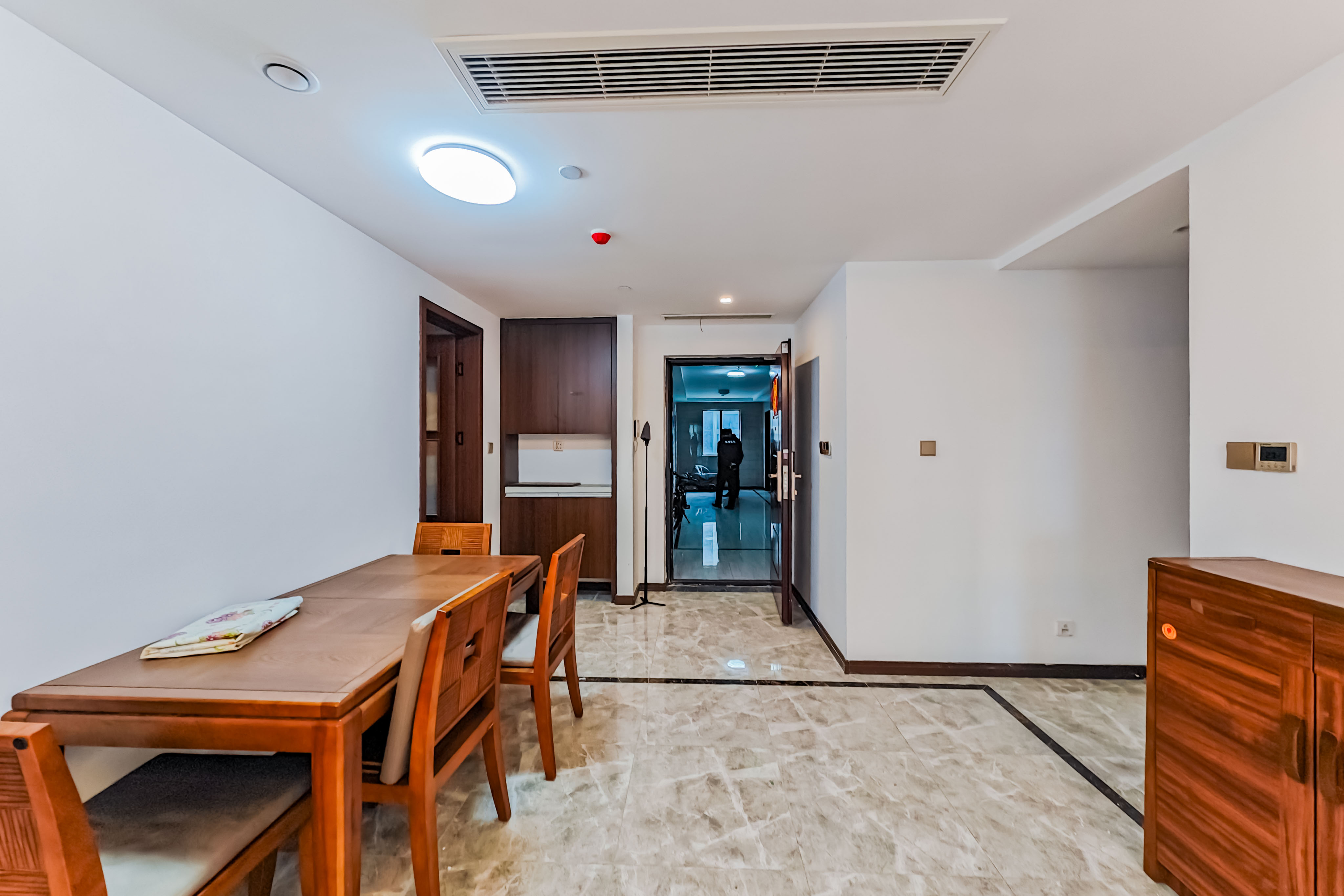 绿地长沙城际空间站(绿地新里佳苑) 3室2厅2卫 116.0万 绿地长沙城际空间站(绿地新里佳苑) 3室2厅2卫 116.0万客厅