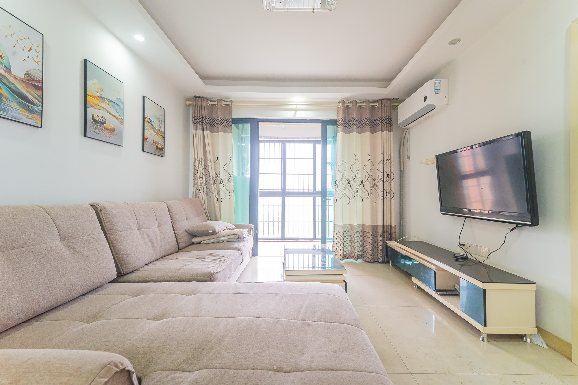 海伦春天  3室2厅1卫    69.8万 海伦春天  3室2厅1卫    69.8万客厅