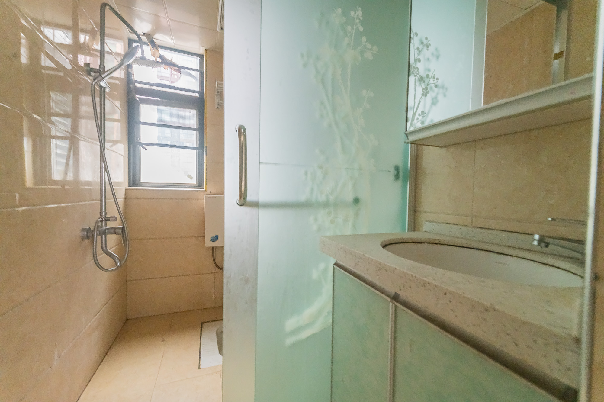 海伦春天  3室2厅1卫    69.8万 海伦春天  3室2厅1卫    69.8万卫生间