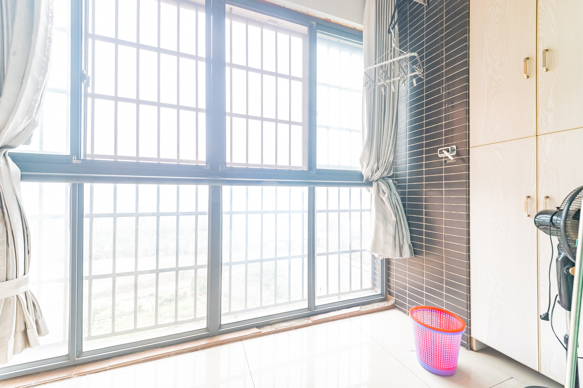 海伦春天  3室2厅1卫    69.8万 海伦春天  3室2厅1卫    69.8万阳台