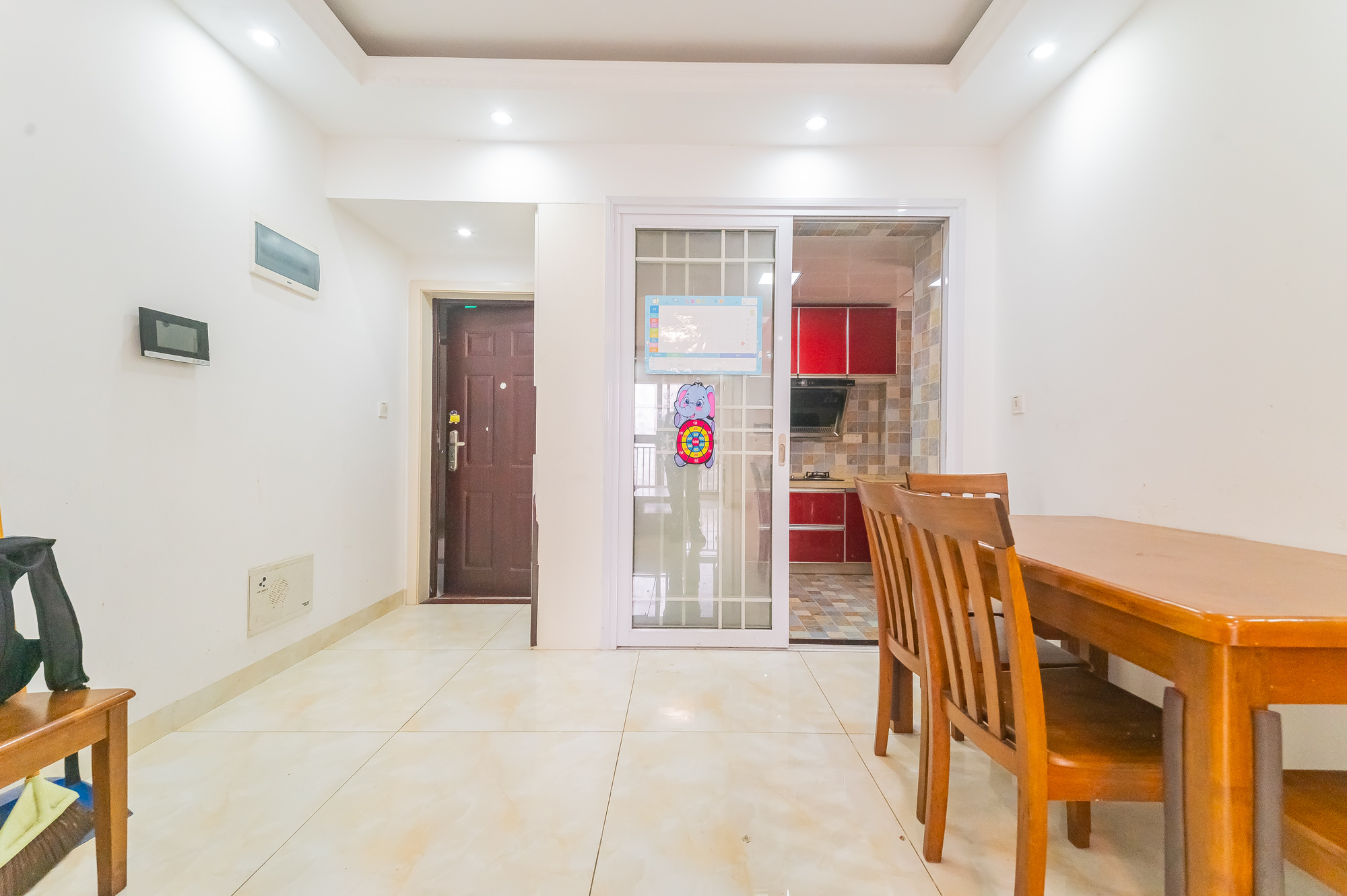 华润置地广场一期  3室2厅1卫    73.8万 华润置地广场一期  3室2厅1卫    73.8万客厅