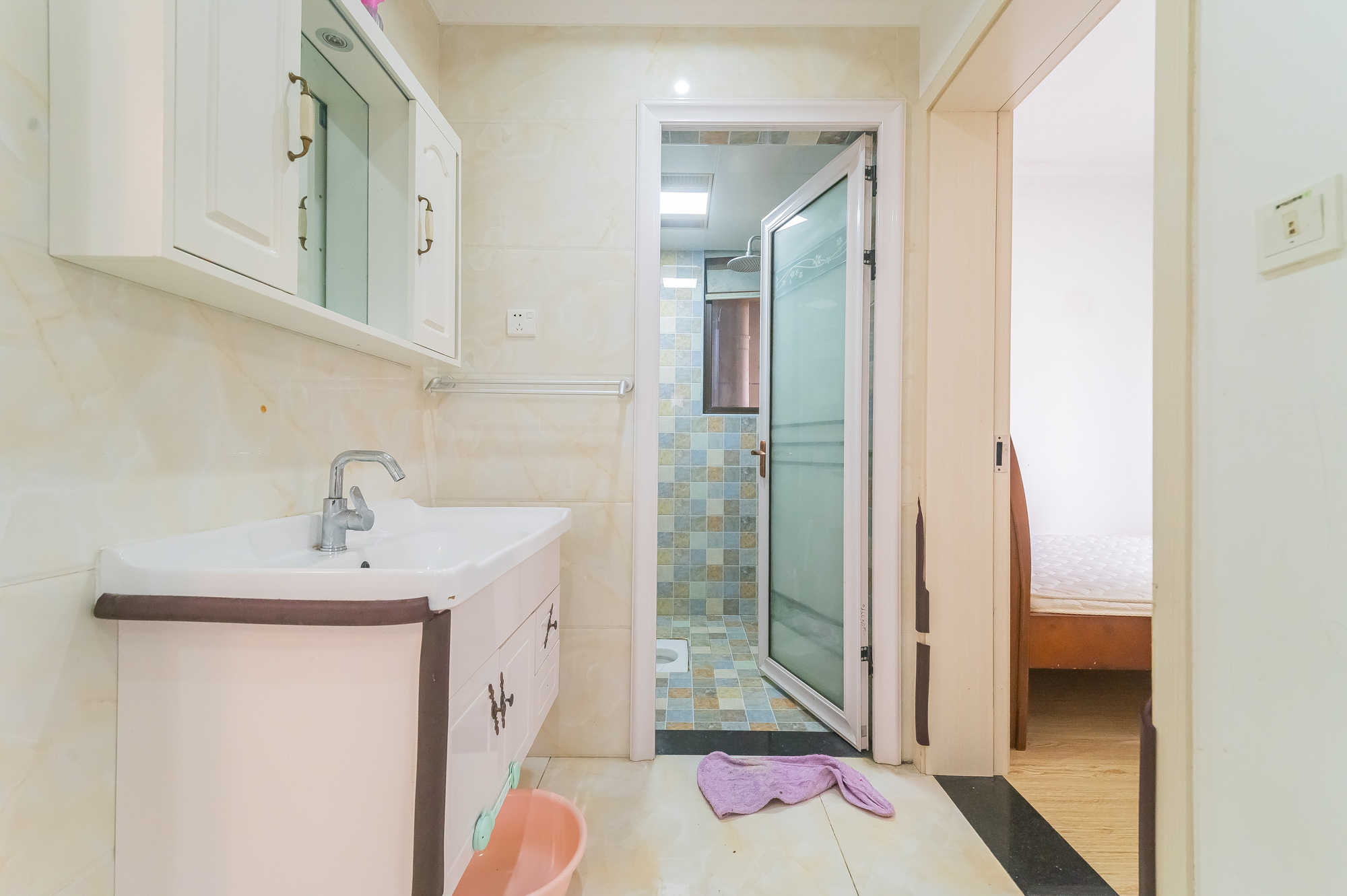 华润置地广场一期  3室2厅1卫    73.8万 华润置地广场一期  3室2厅1卫    73.8万卫生间