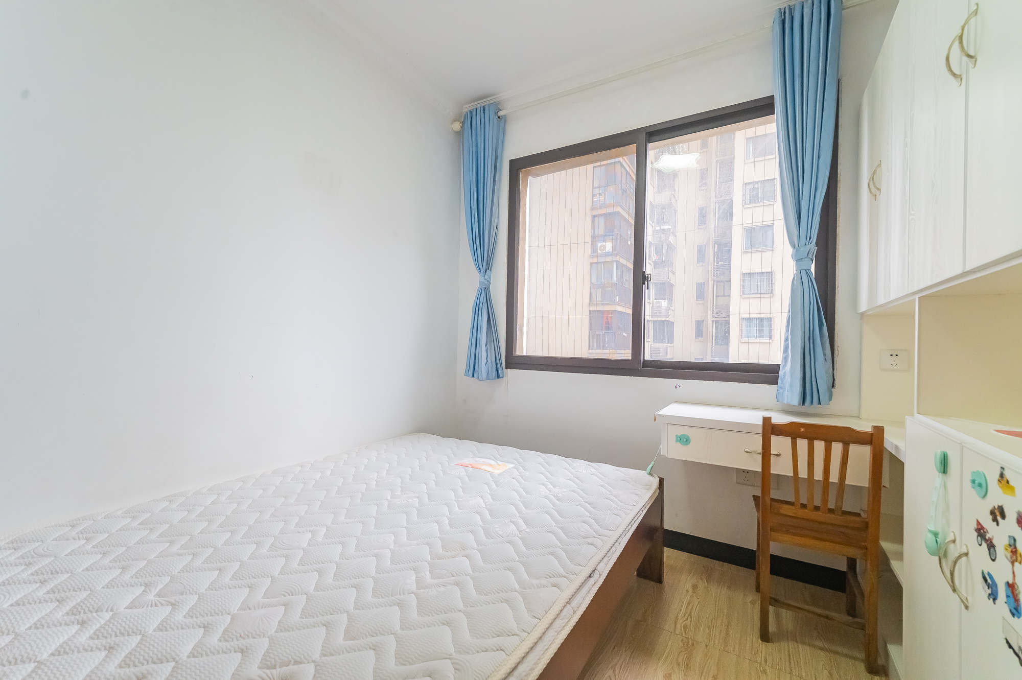 华润置地广场一期  3室2厅1卫    73.8万 华润置地广场一期  3室2厅1卫    73.8万卧室