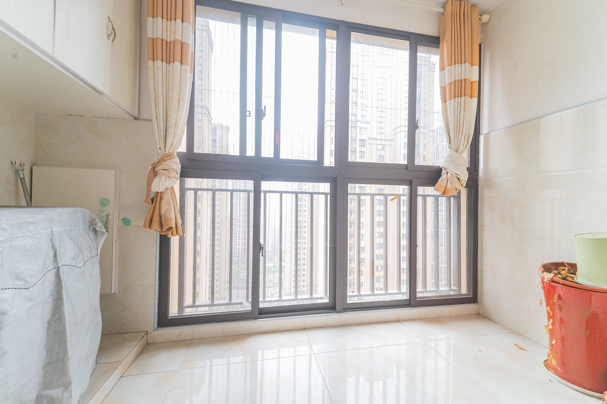 华润置地广场一期  3室2厅1卫    73.8万 华润置地广场一期  3室2厅1卫    73.8万阳台