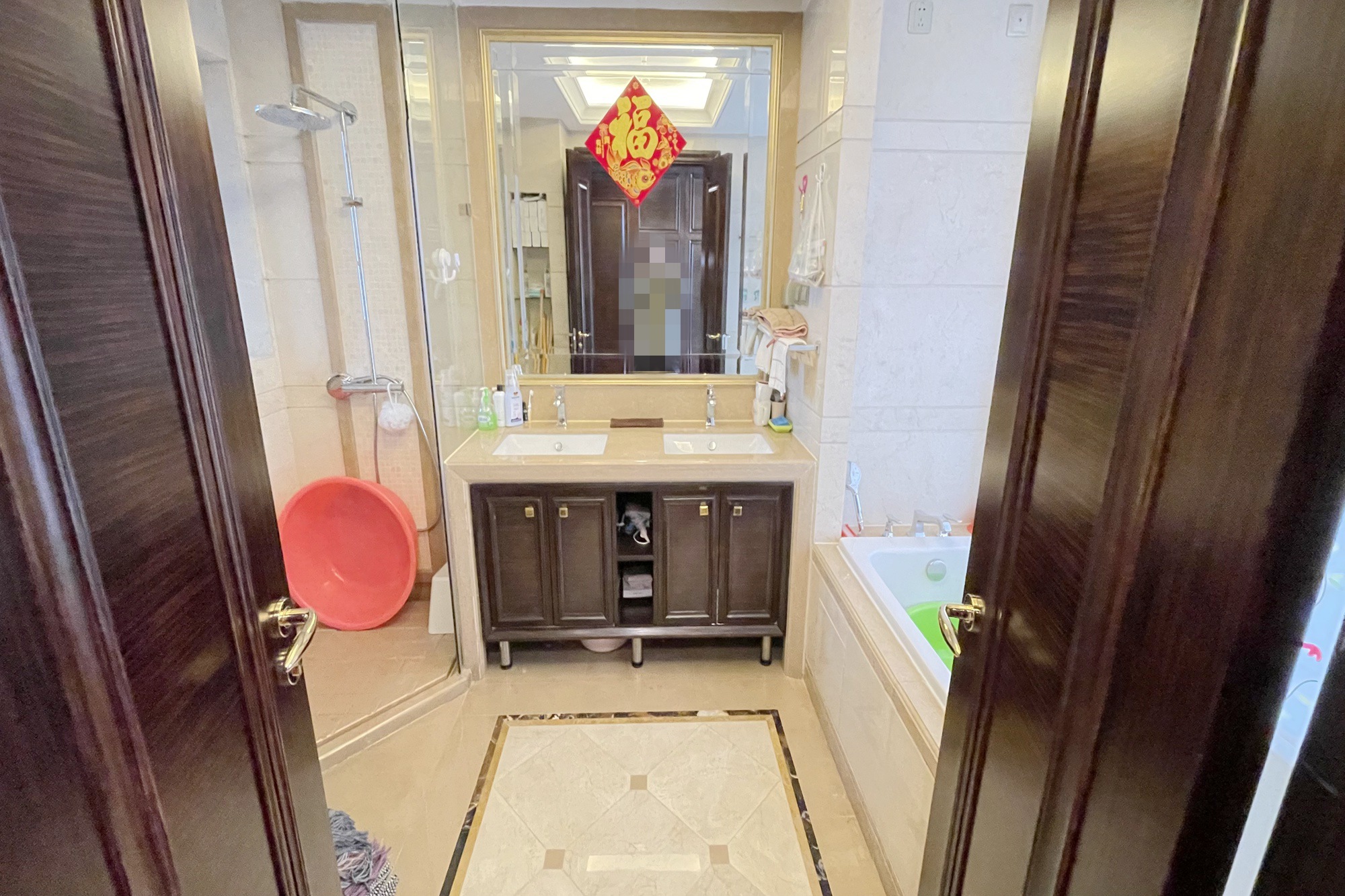 华远隆玺  3室2厅3卫   742.50万卫生间