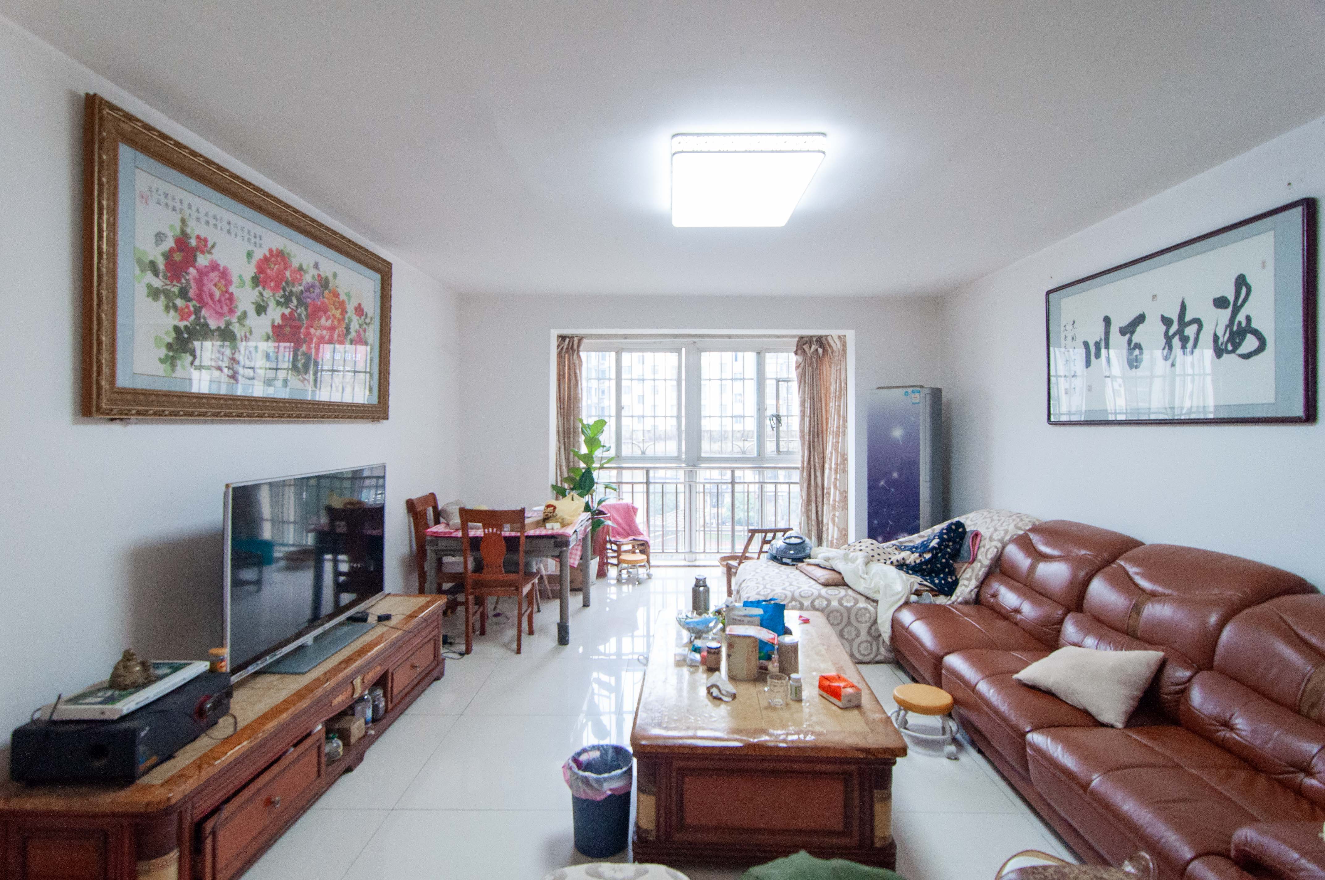 玛依拉山庄 3室2厅2卫 110.0万 玛依拉山庄 3室2厅2卫 110.0万客厅