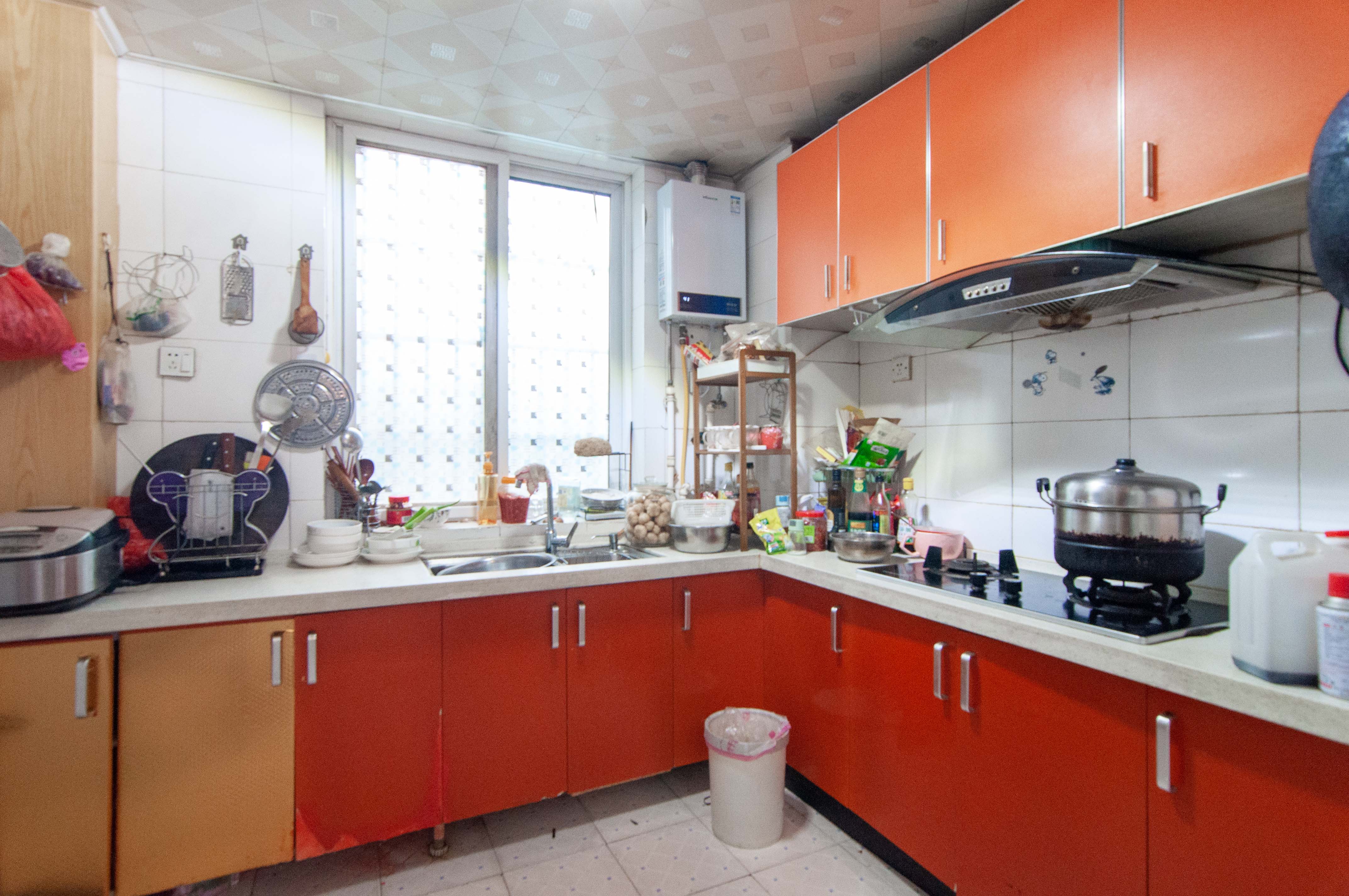 玛依拉山庄 3室2厅2卫 110.0万 玛依拉山庄 3室2厅2卫 110.0万厨房