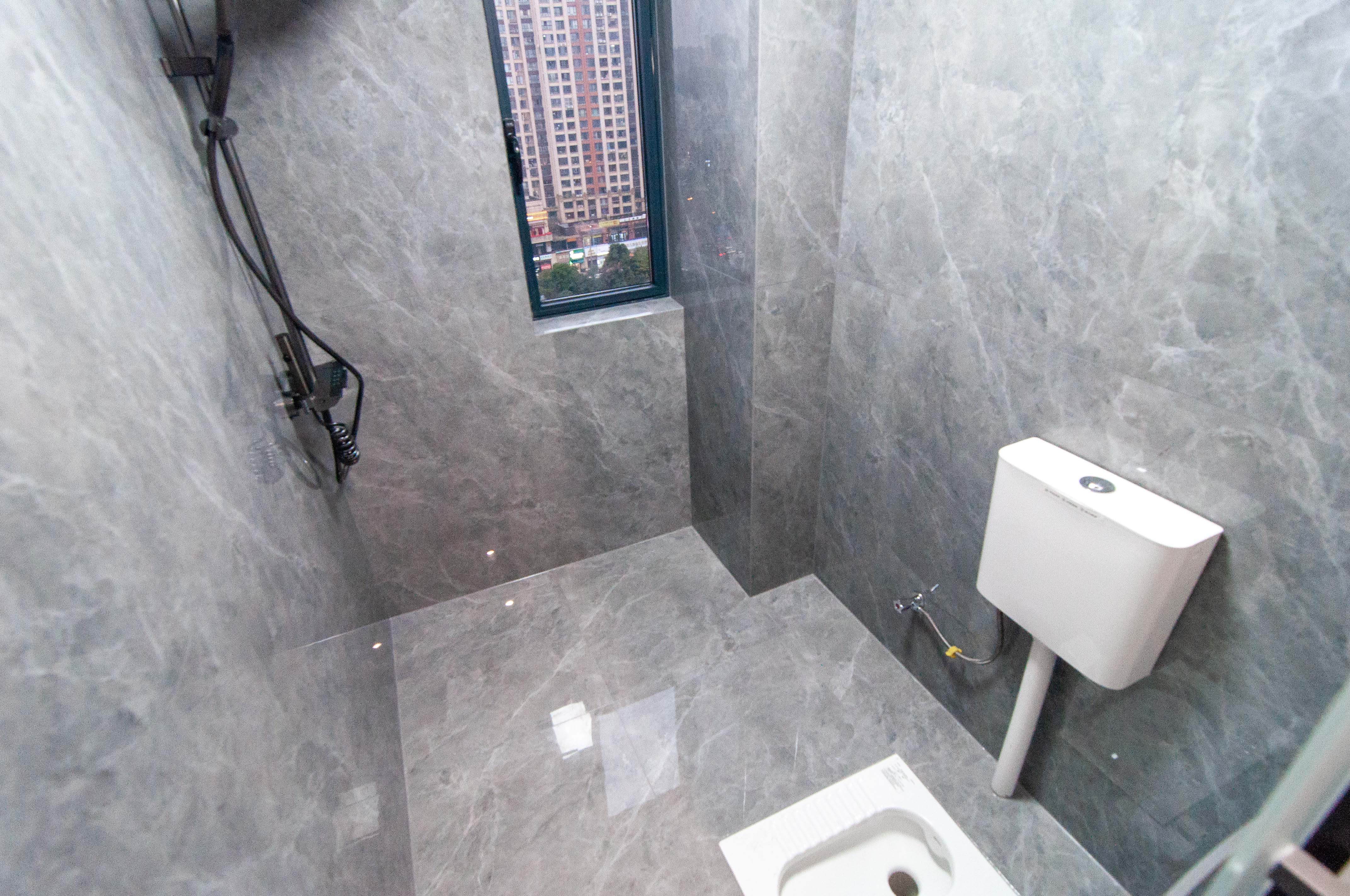 中建梅溪湖中心  4室2厅3卫   308.00万卫生间