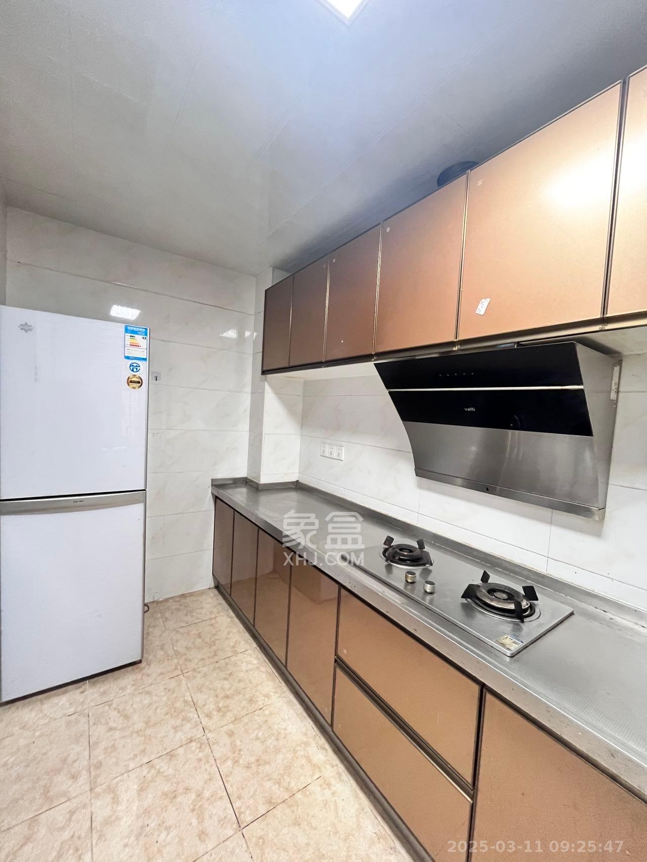 联丰苑 3室2厅2卫 2100.0元/月 联丰苑 3室2厅2卫 2100.0元/月室内图