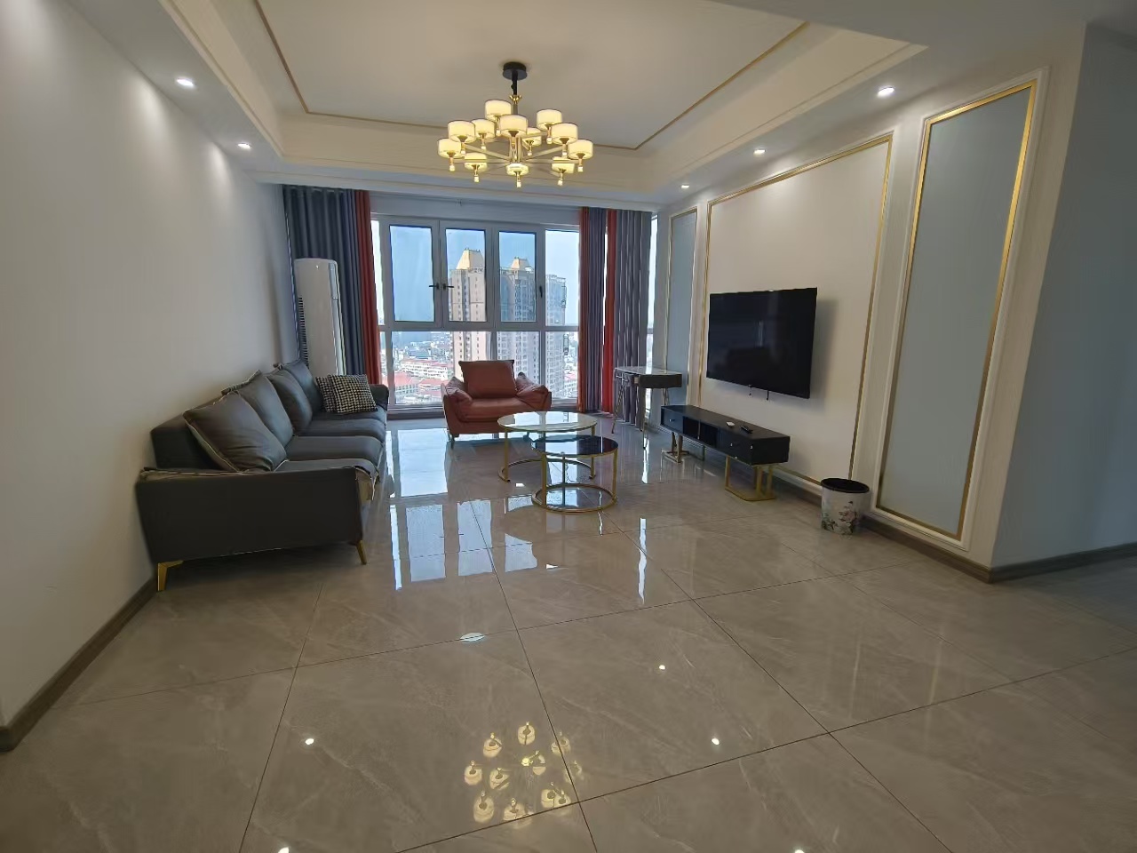 保利中央公馆 4室2厅2卫 2800.0元/月 保利中央公馆 4室2厅2卫 2800.0元/月户型图