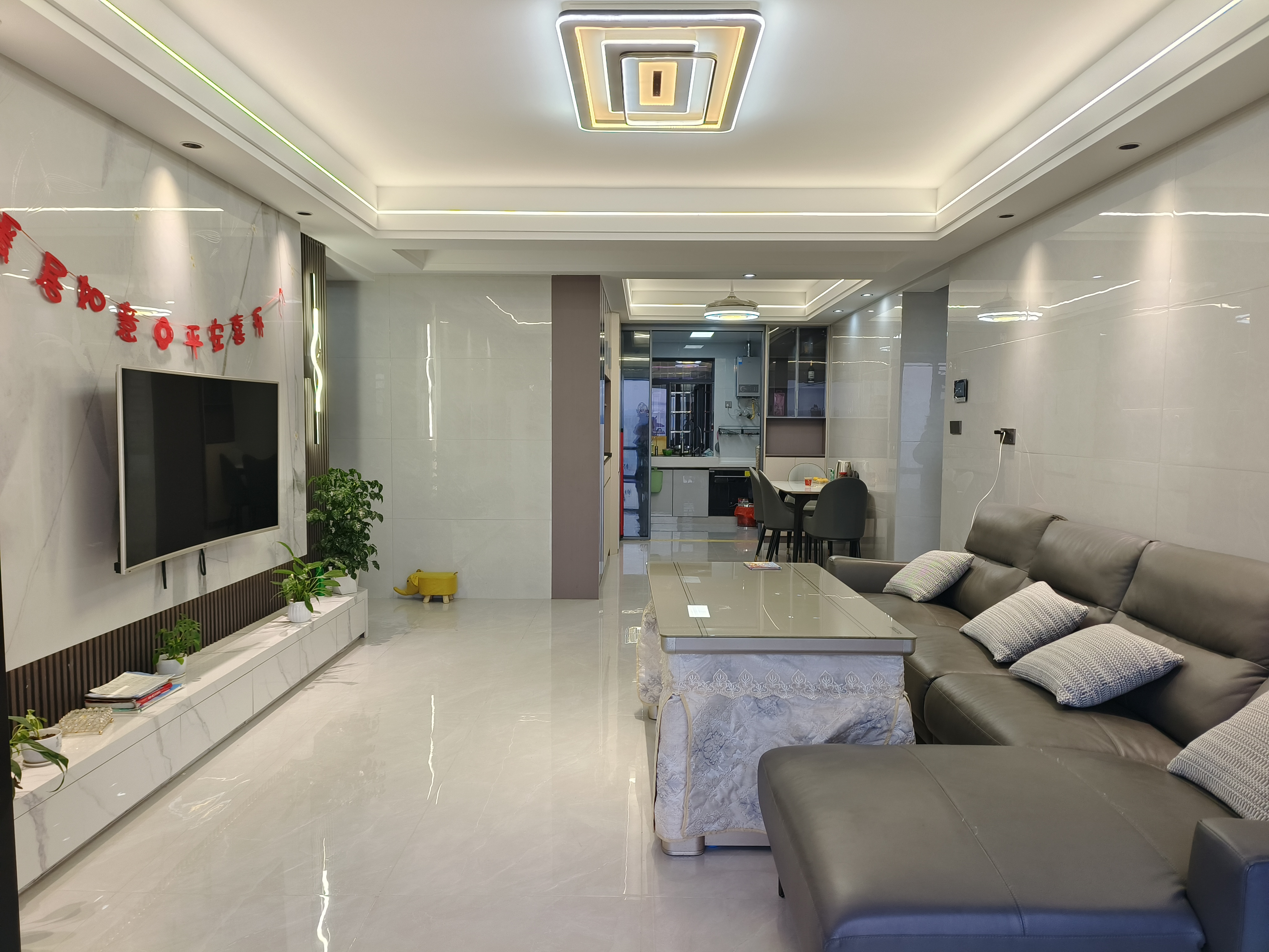 涟邵北苑 4室2厅2卫 92.8万 涟邵北苑 4室2厅2卫 92.8万客厅