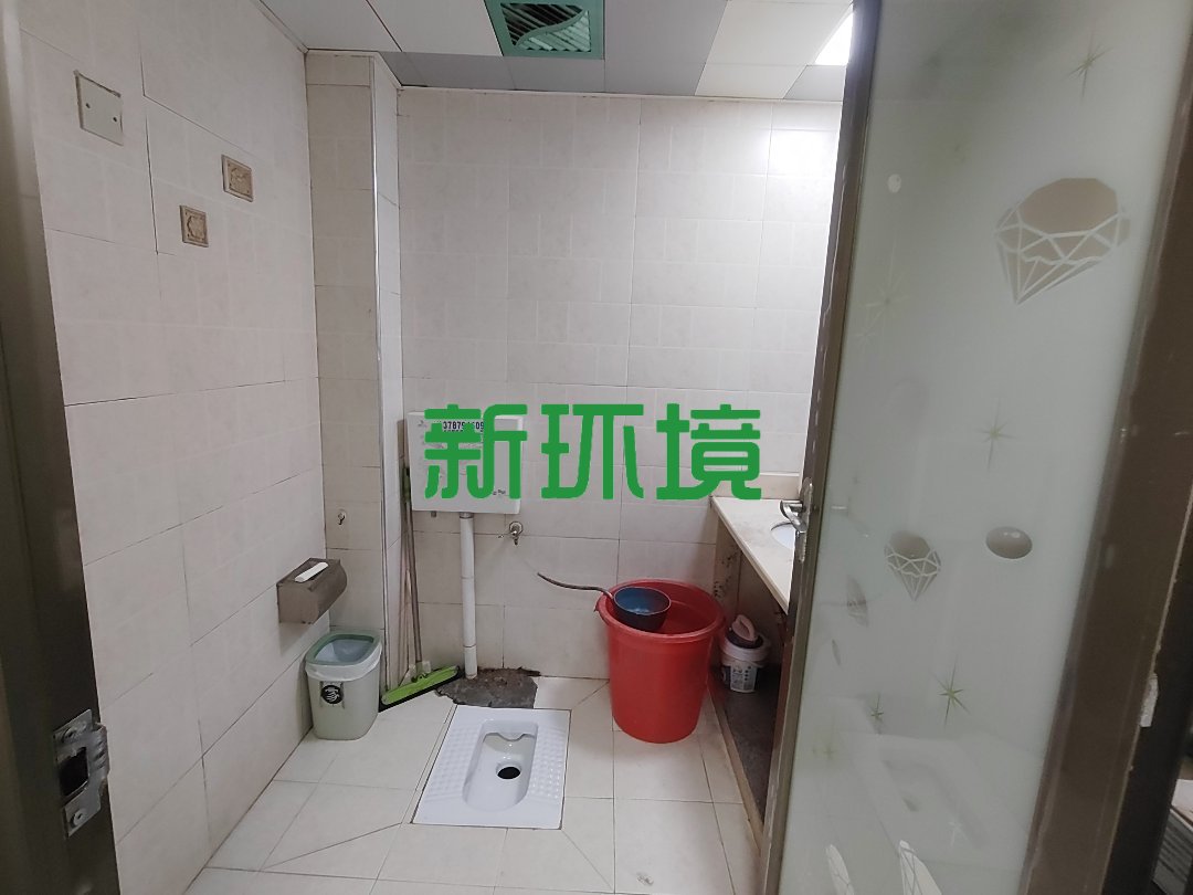 永通小区  3室2厅2卫   56.00万客厅