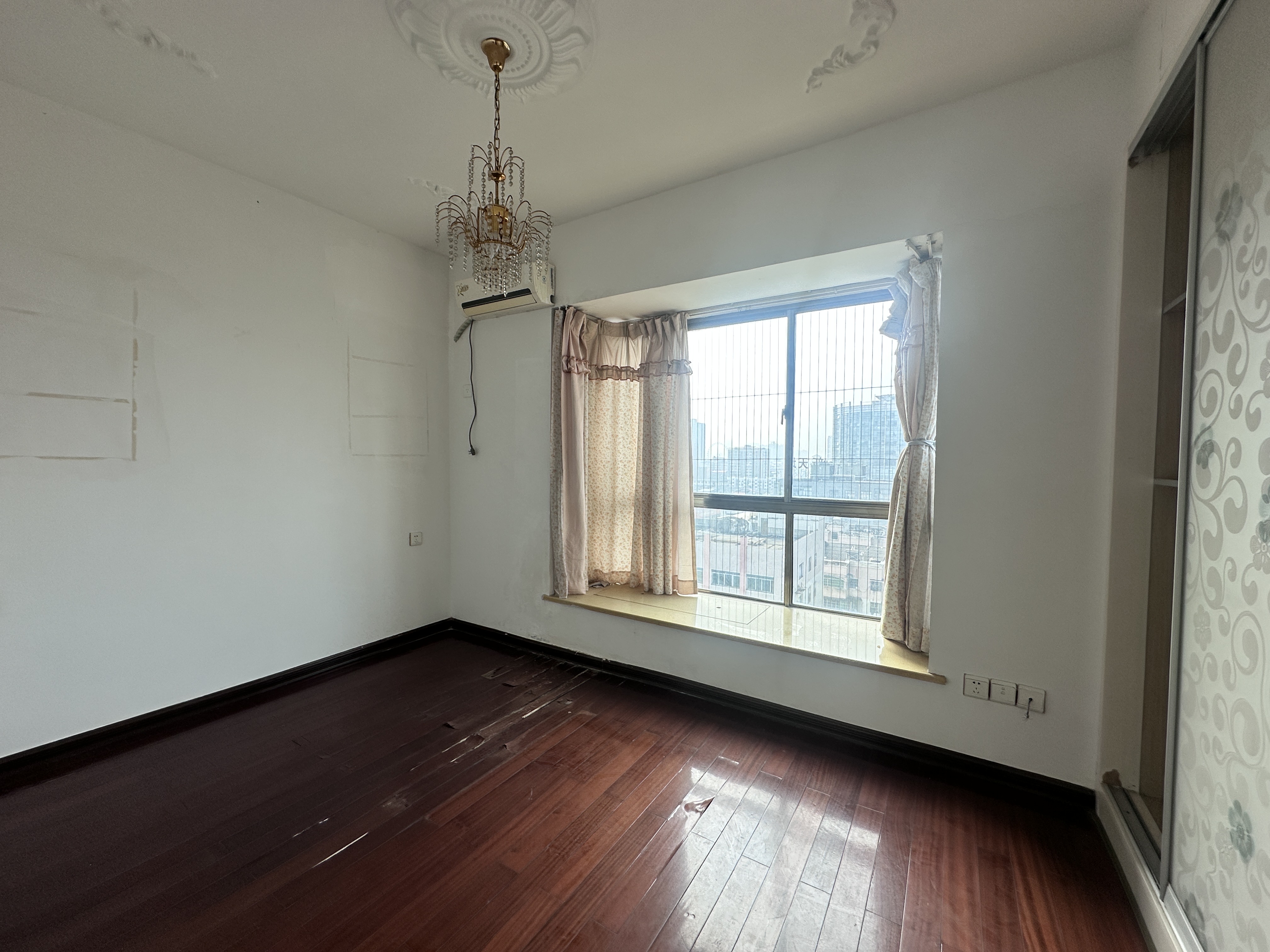 峰景国际 2室2厅1卫 1700.0元/月 峰景国际 2室2厅1卫 1700.0元/月室内图