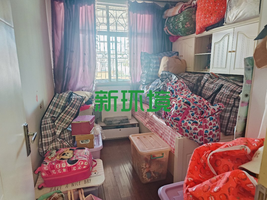 宏力大厦（宏历商业广场）  4室2厅2卫   110.00万客厅