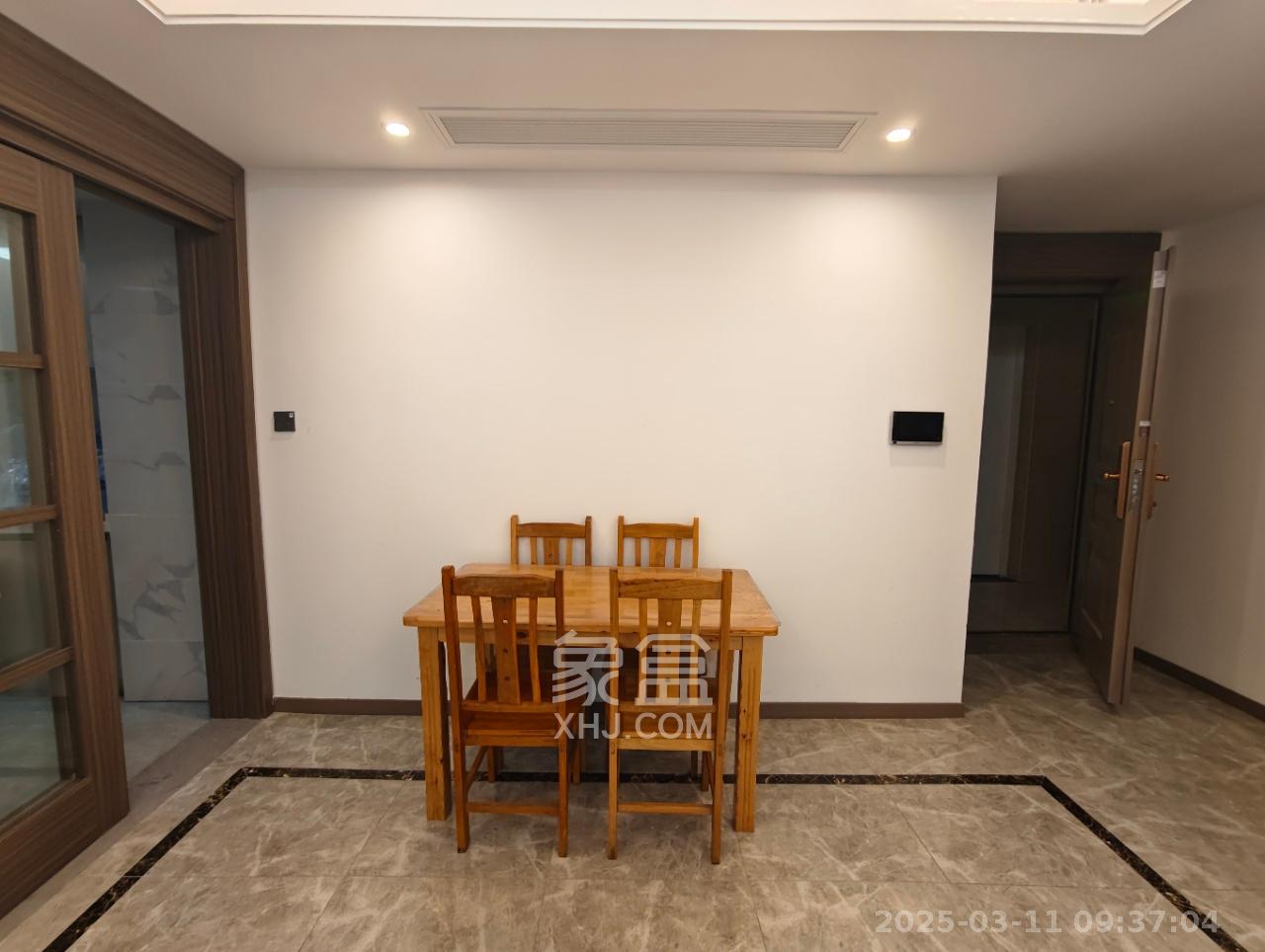 绿地V岛  3室2厅2卫   3500.00元/月室内图