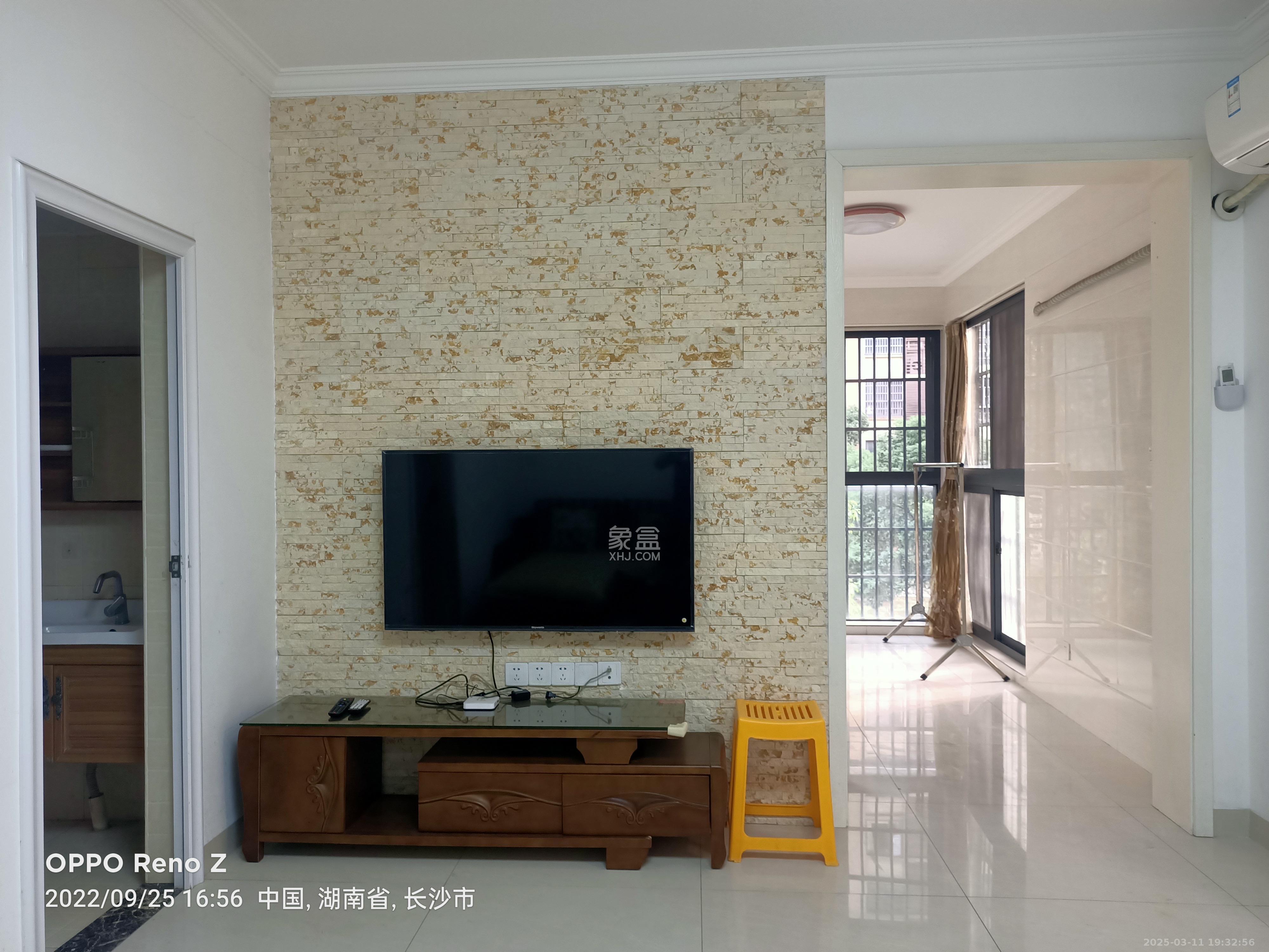香芙嘉园（广铁湘府嘉园）  2室2厅1卫   2000.00元/月室内图1