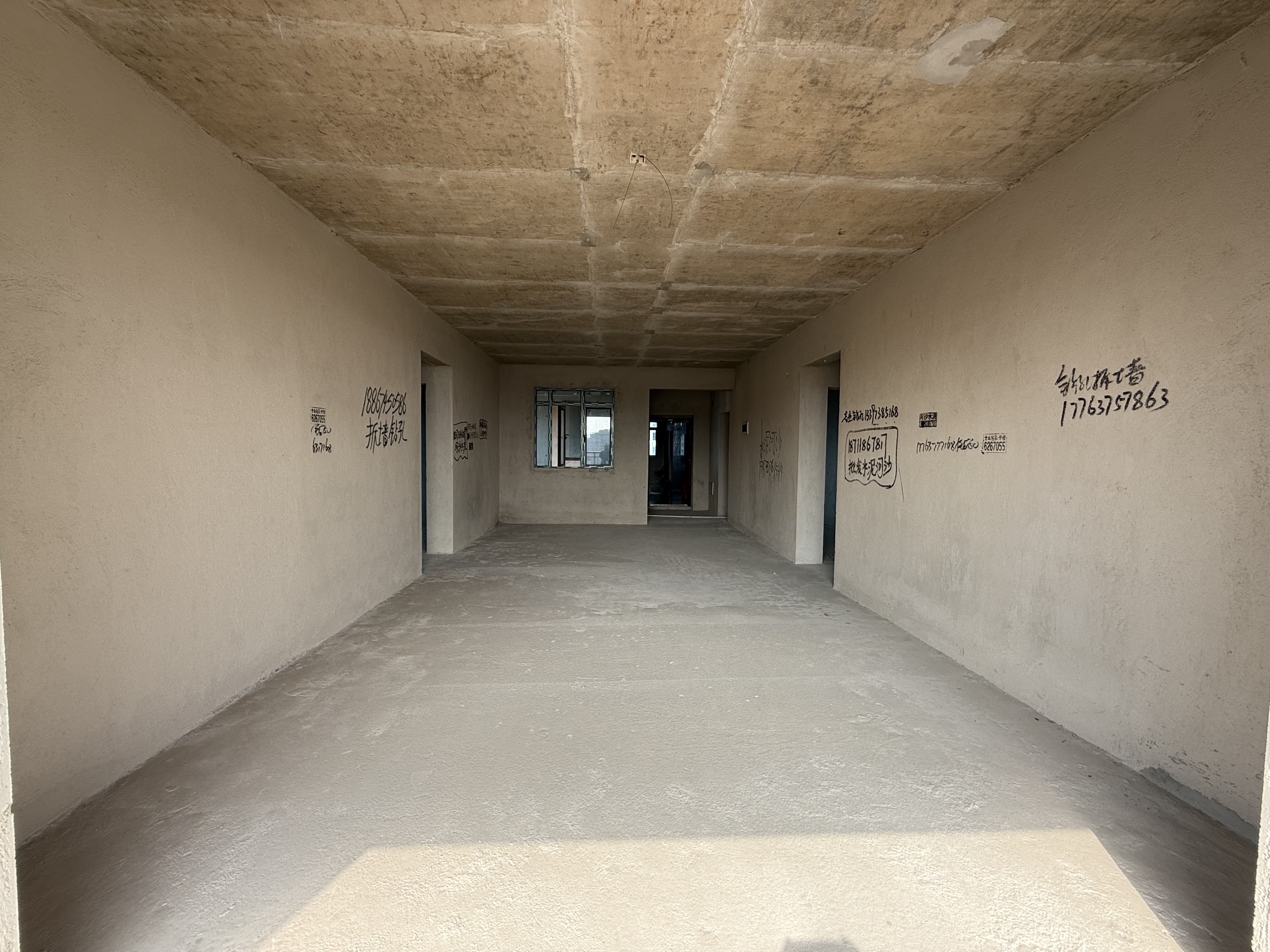 吉星佳苑 4室2厅2卫 69.8万 吉星佳苑 4室2厅2卫 69.8万客厅