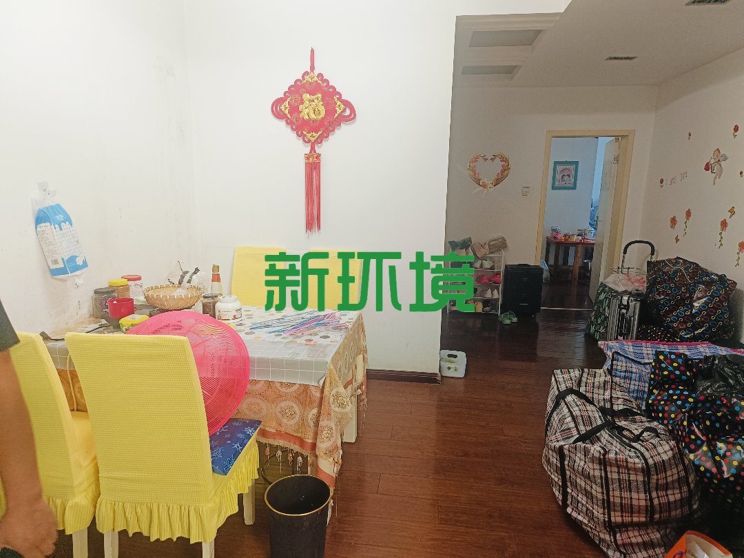 宏力大厦（宏历商业广场）  4室2厅2卫   110.00万客厅