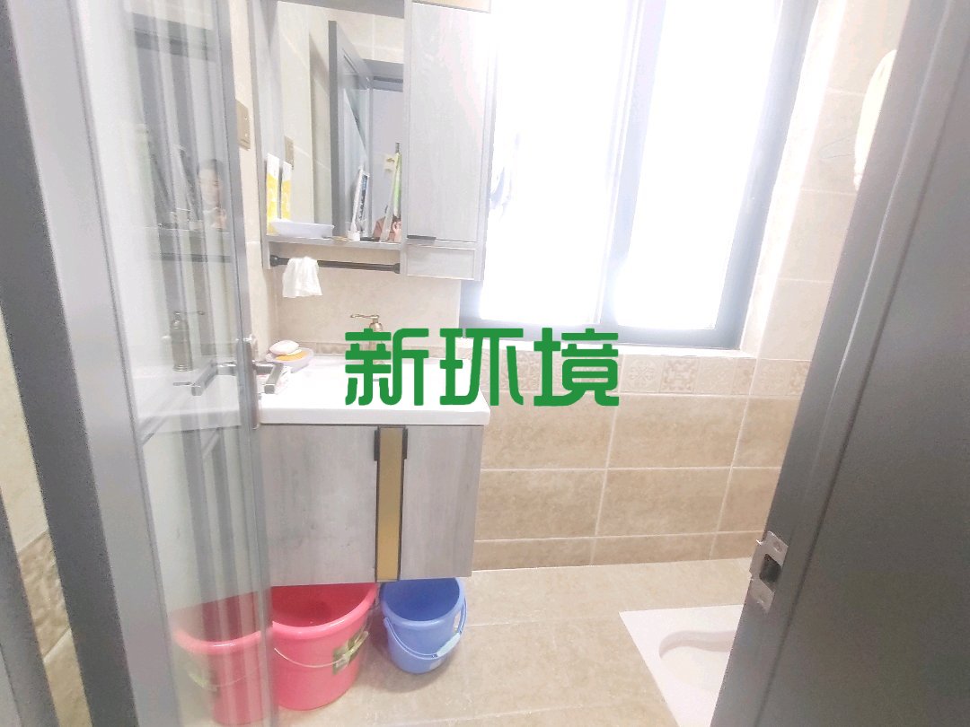 广茂园一期  4室2厅2卫   148.00万卫生间