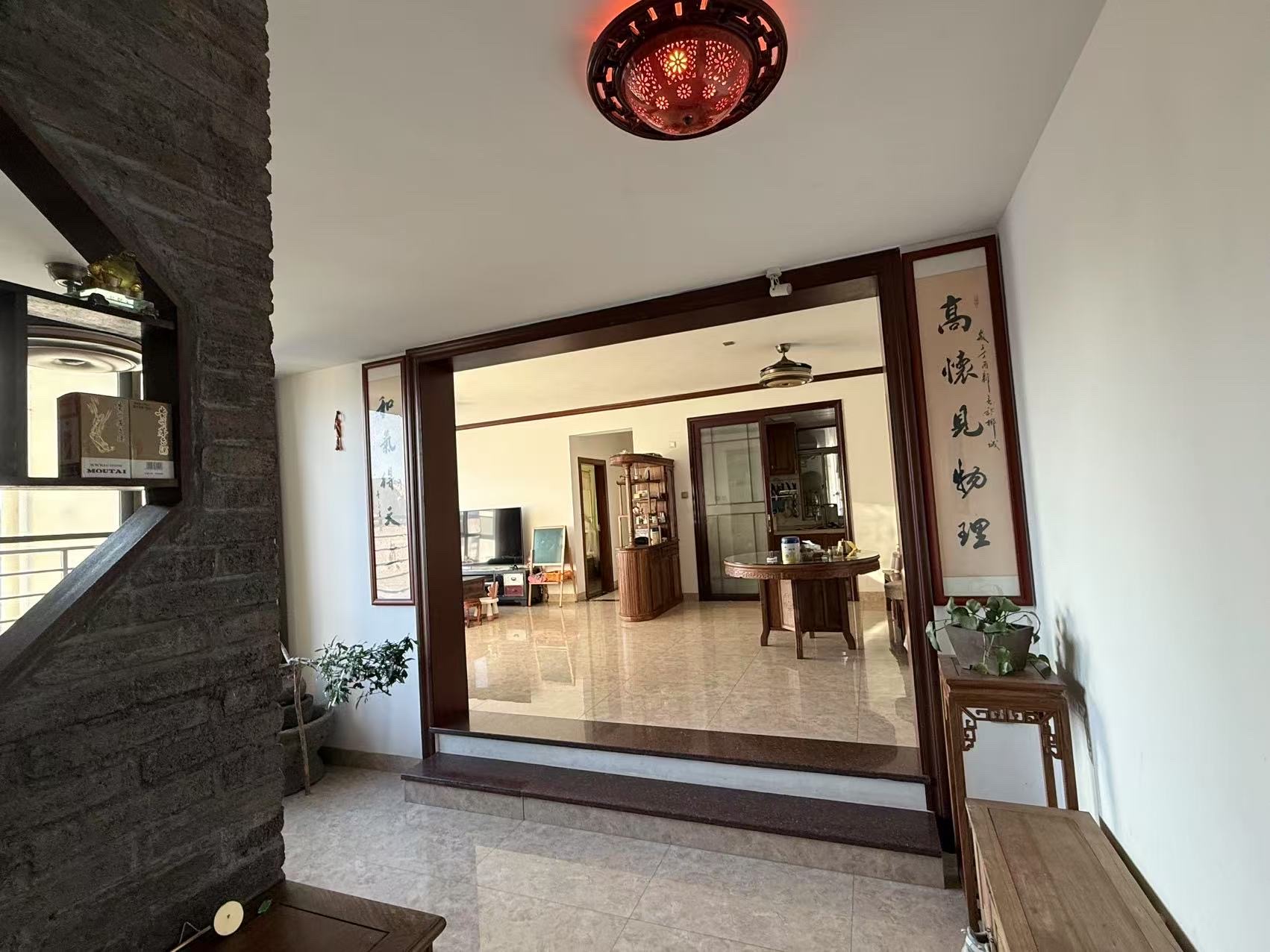 水岸长桥  3室2厅1卫    170.0万 水岸长桥  3室2厅1卫    170.0万客厅